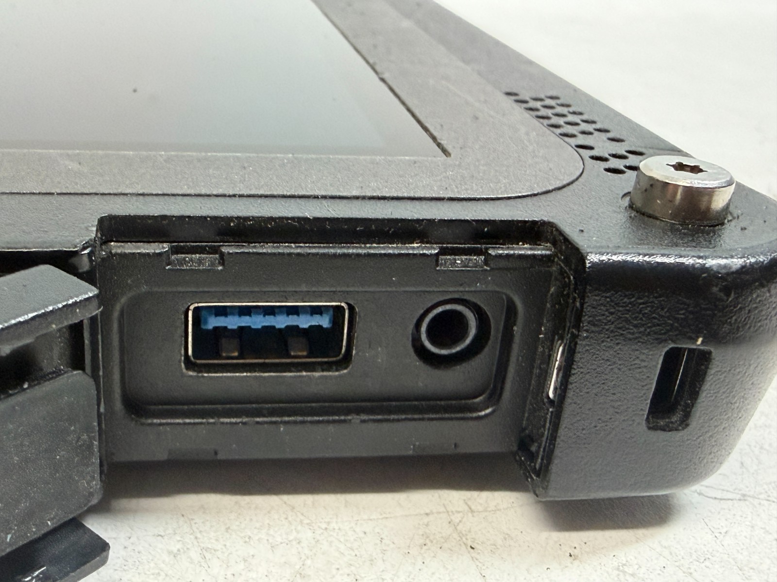 Getac F110 G6 11.6″ i7-1165G7 8GB RAM NO SSD/BATT/AC BIOS LOCKED PARTS.