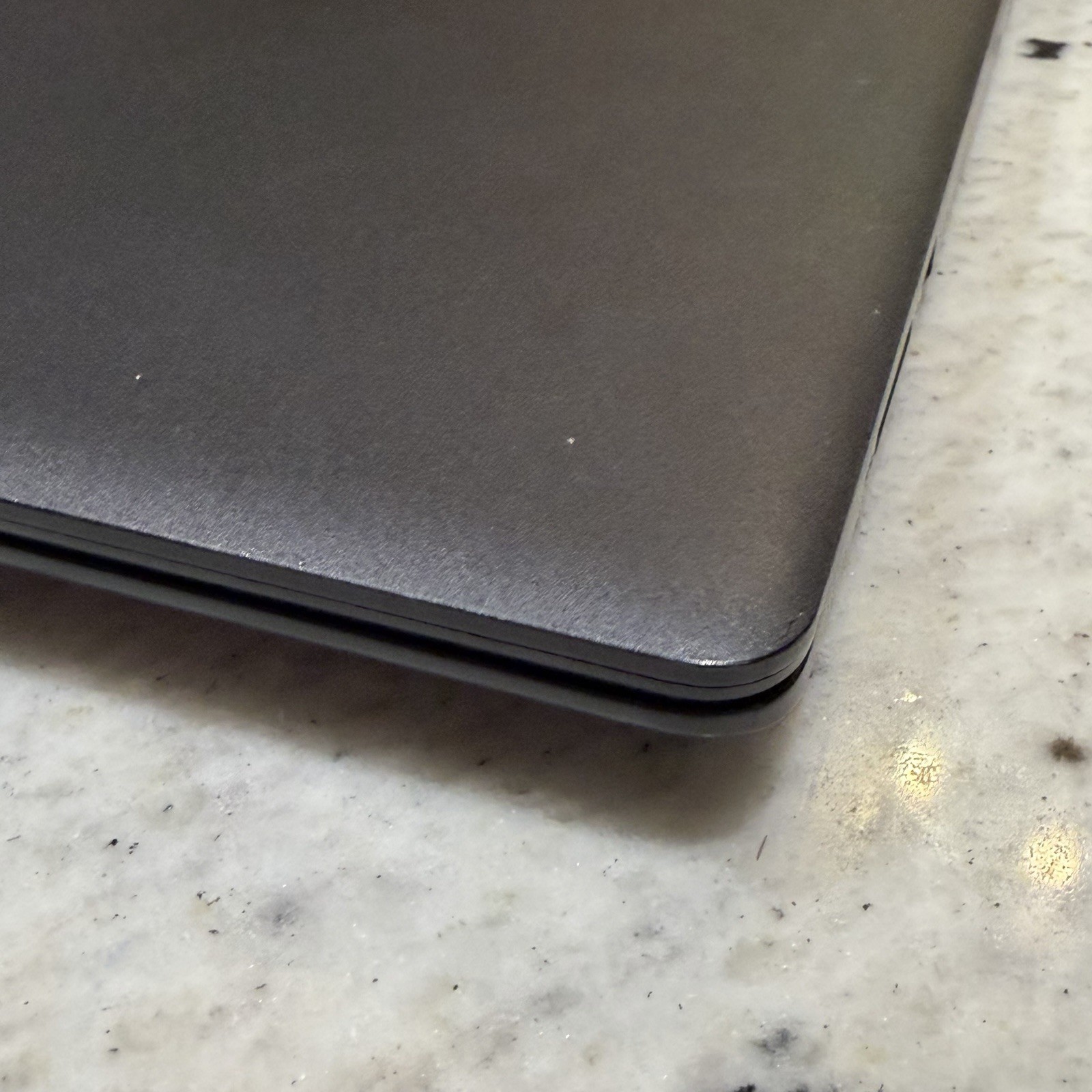 Dell Latitude 3590 i5-8250U 1.6GHz No RAM/No HDD Tested To Bios Cracked Case
