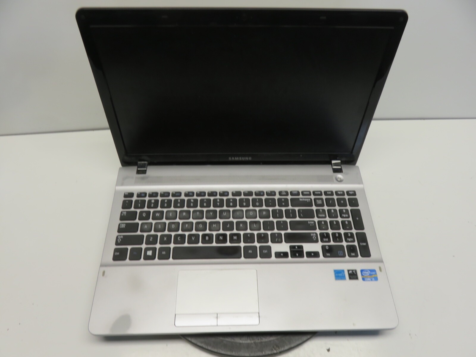 Samsung NP300E5E Intel i3-3120M 2.5GHz 2 GB NO HDD No Batt
