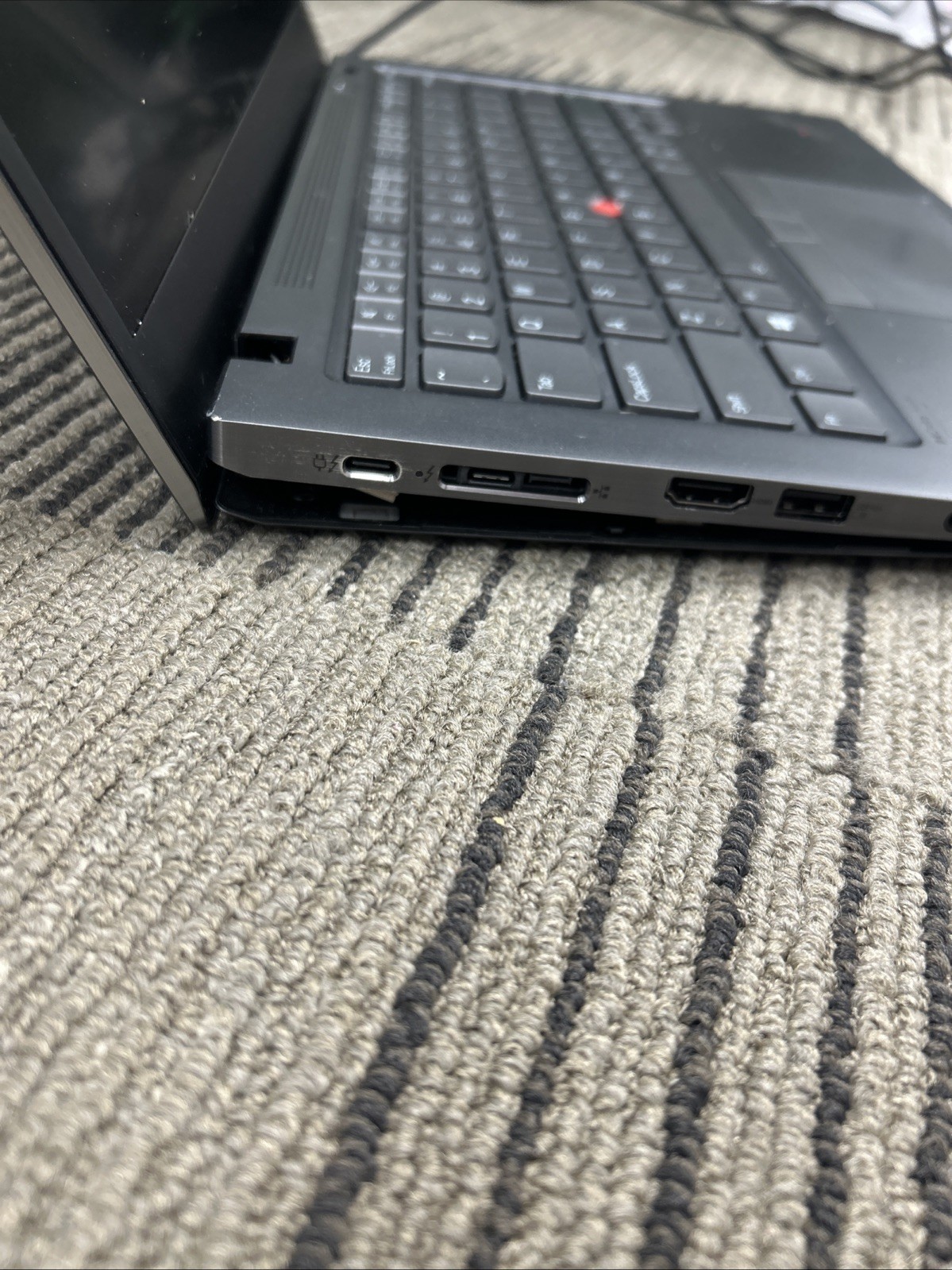 Lenovo Thinkpad t14s Gen 2 i7-(Boots to BIOS) No Storage Drive, Bad Hinge