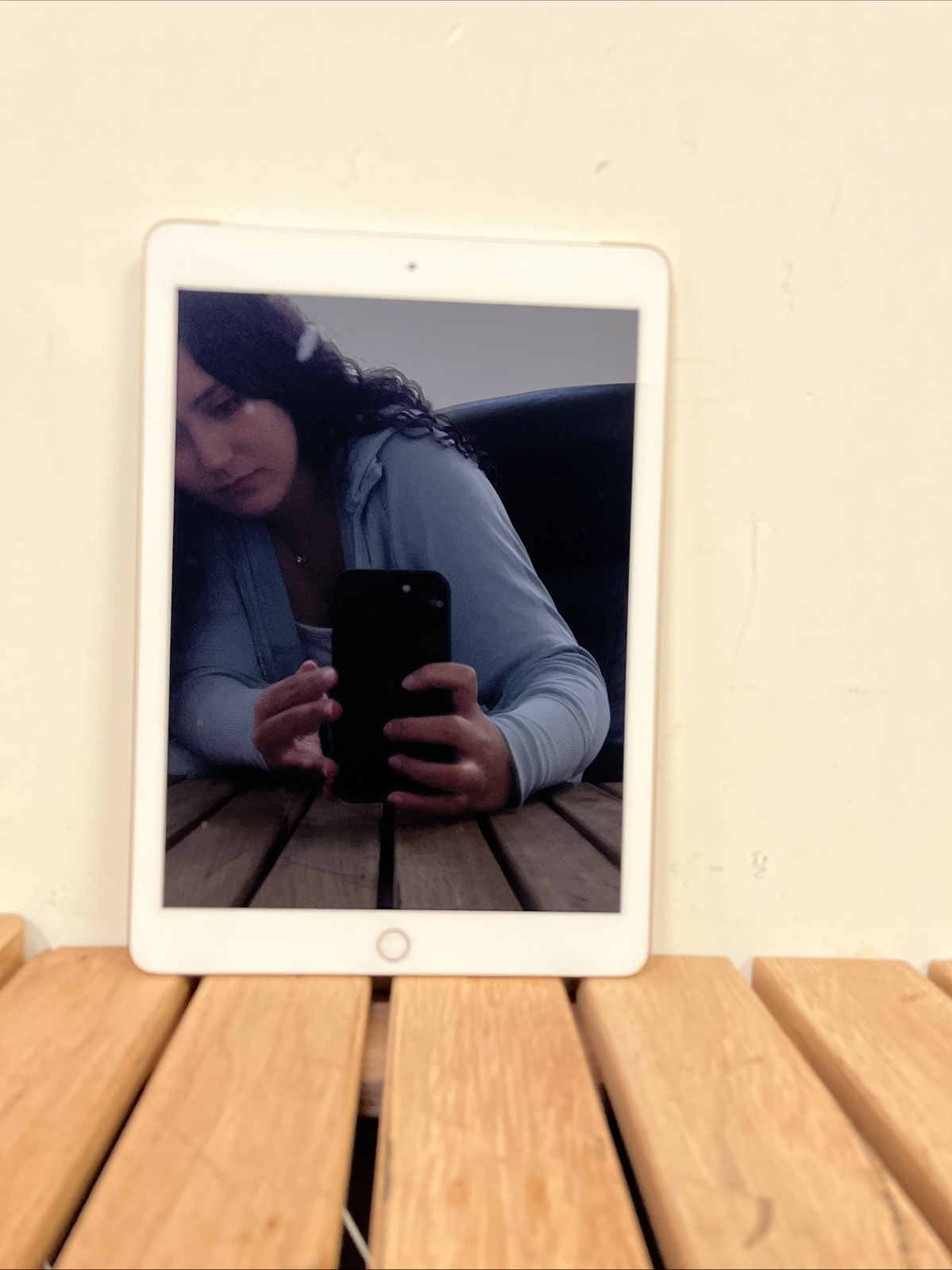 Apple iPad | 5th Generation | 9.7″ Retina* | 32 GB | Model: A1823