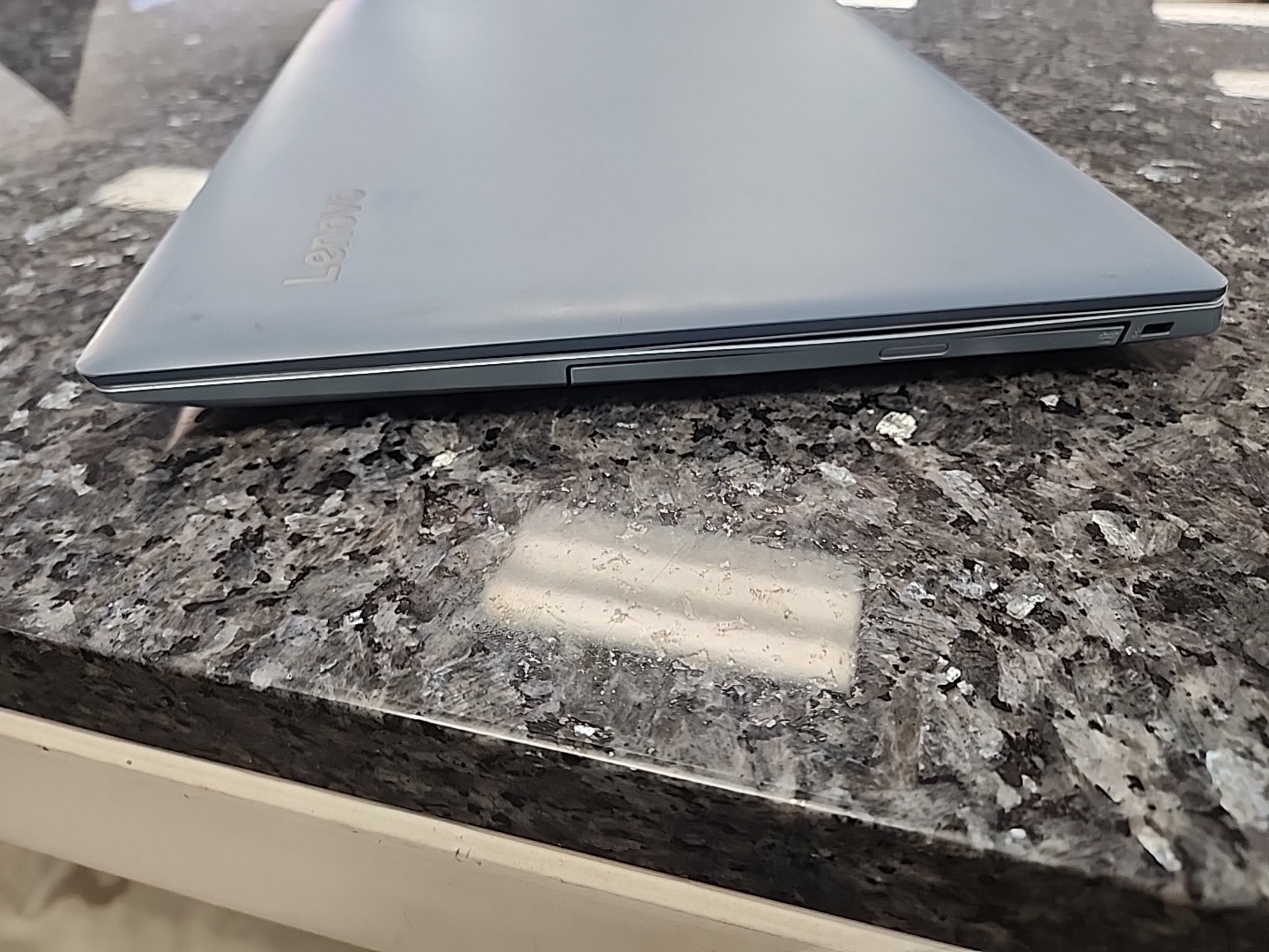 Lenovo IdeaPad 320 151 AP 4GB RAM NO HD/OS/ AC Adapter