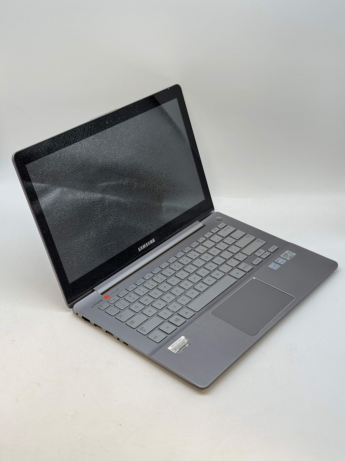 Samsung Laptop NP740U3E 13.3″ Core i5-3337U 4GB RAM 128GB SSD – Read!