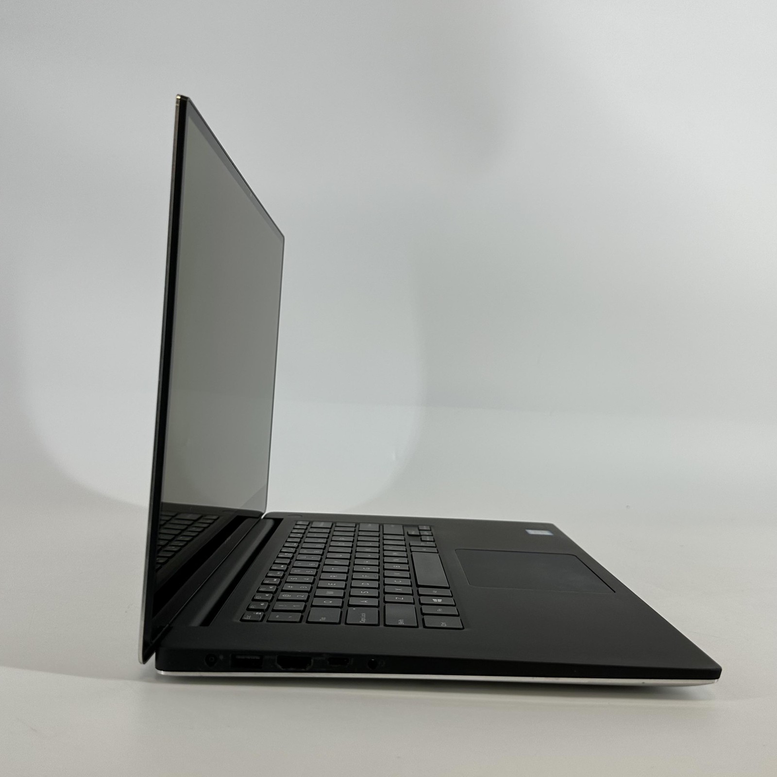 Dell XPS 15 7590 Gray 4K i9-9980HK 2.40GHz 32GB 1TB SSD NVIDIA GTX 1650 Good