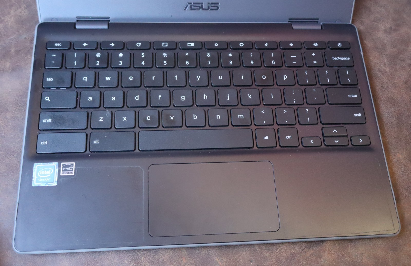 ASUS Chromebook C204m 11.6″ – 32GB SSD – 4GB RAM Case Headphones Mouse BUNDLE