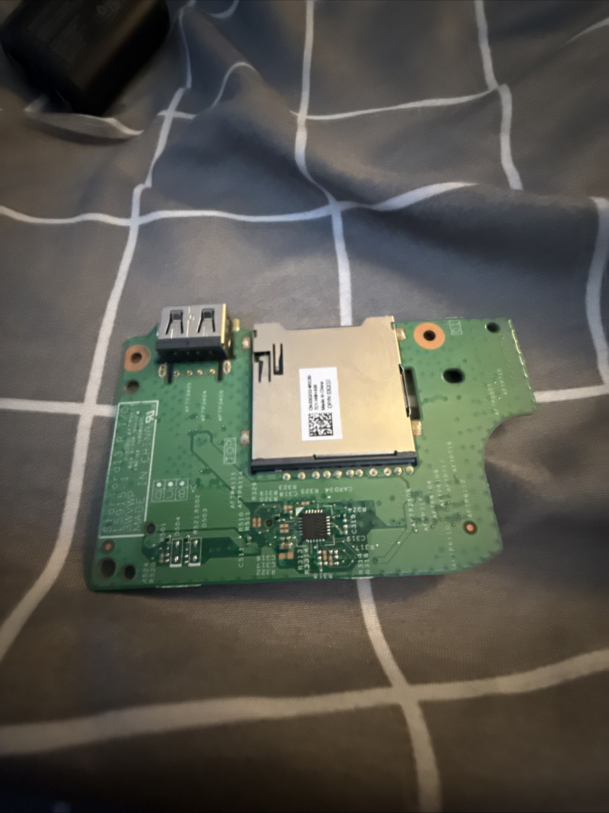Dell Inspiron 15 5000 Series Sd Card Reader With USB And WiFi Card Plug