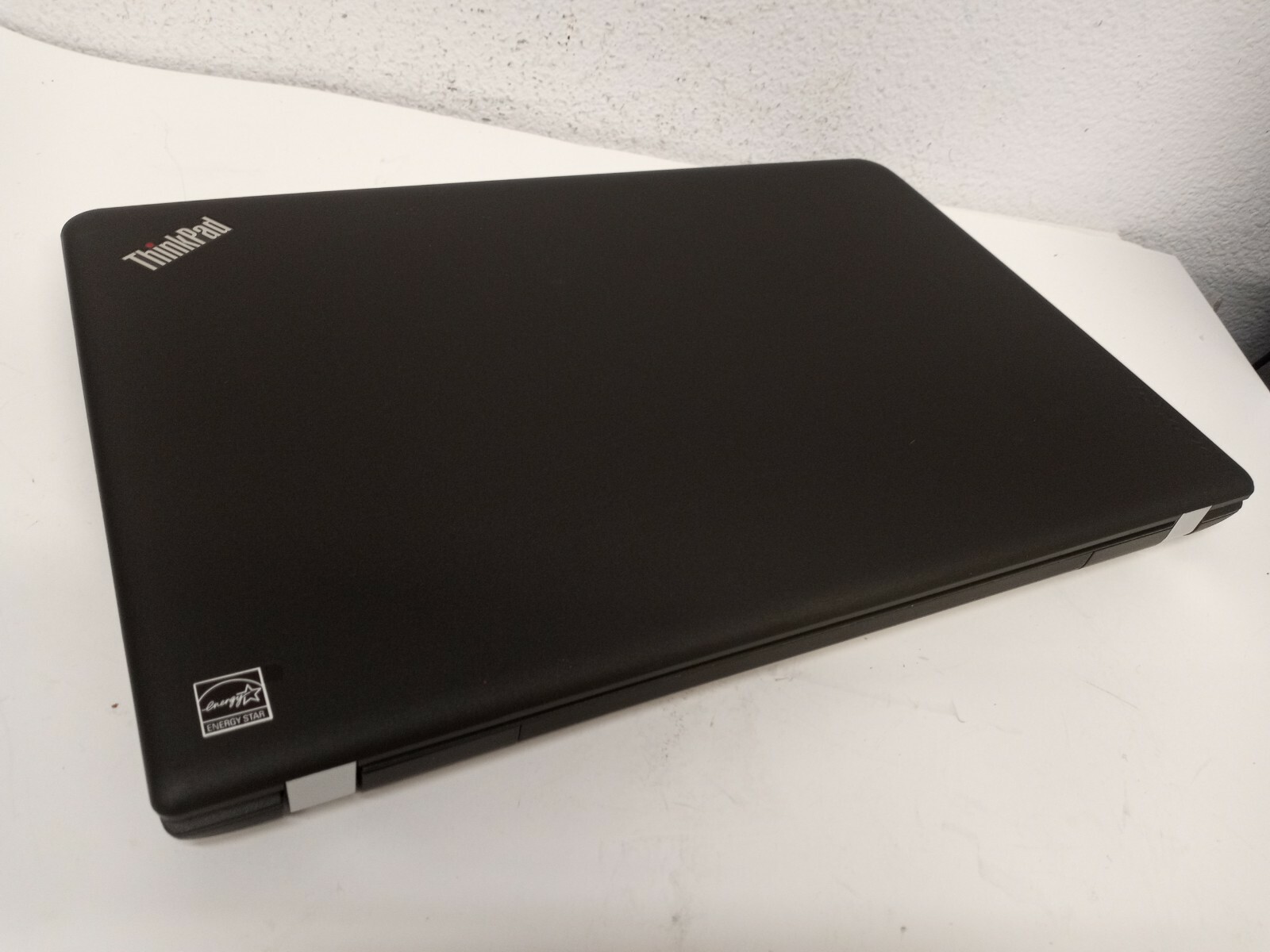 Lenovo Thinkpad E555 15.6” AMD A6-7000 Radeon R4 2.2GHz 4GB 500GB HDD BT Win10