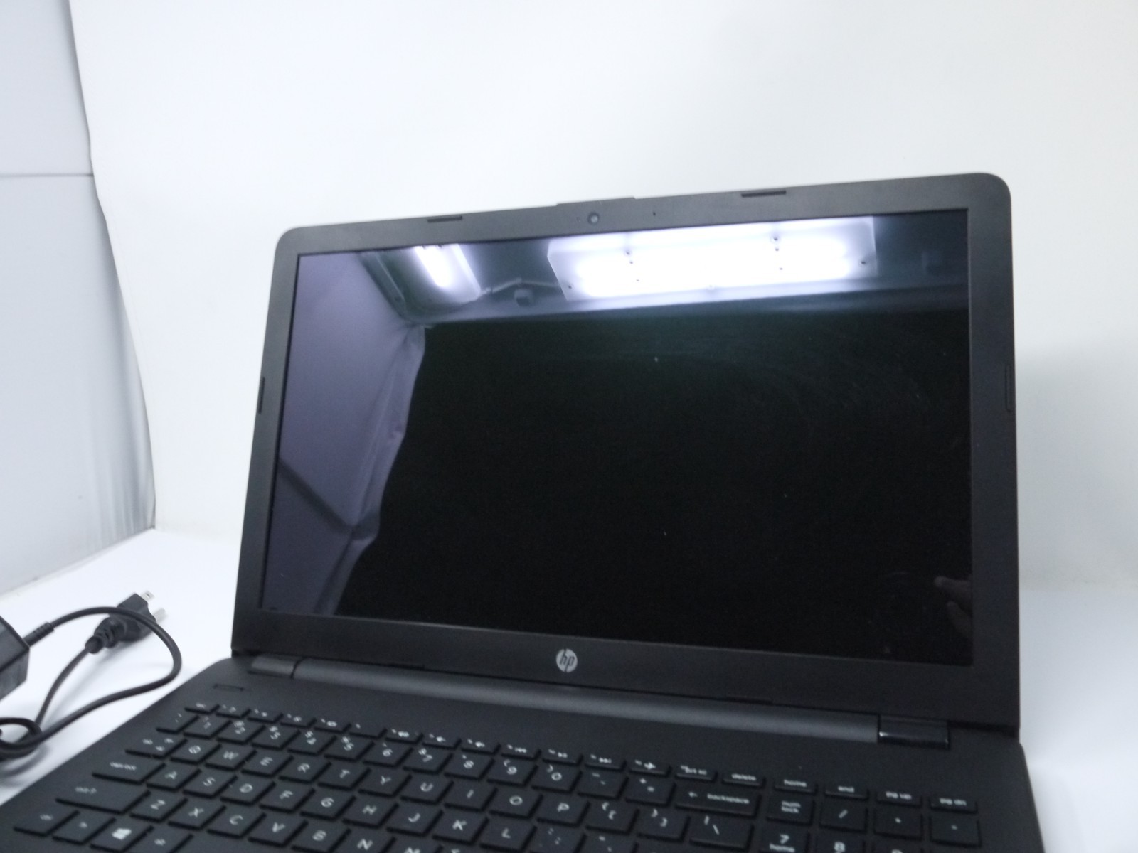 HP 15-bs289wm 15.6″ Laptop – Pentium Silver N5000 / 4GB / 1TB HDD / Win11