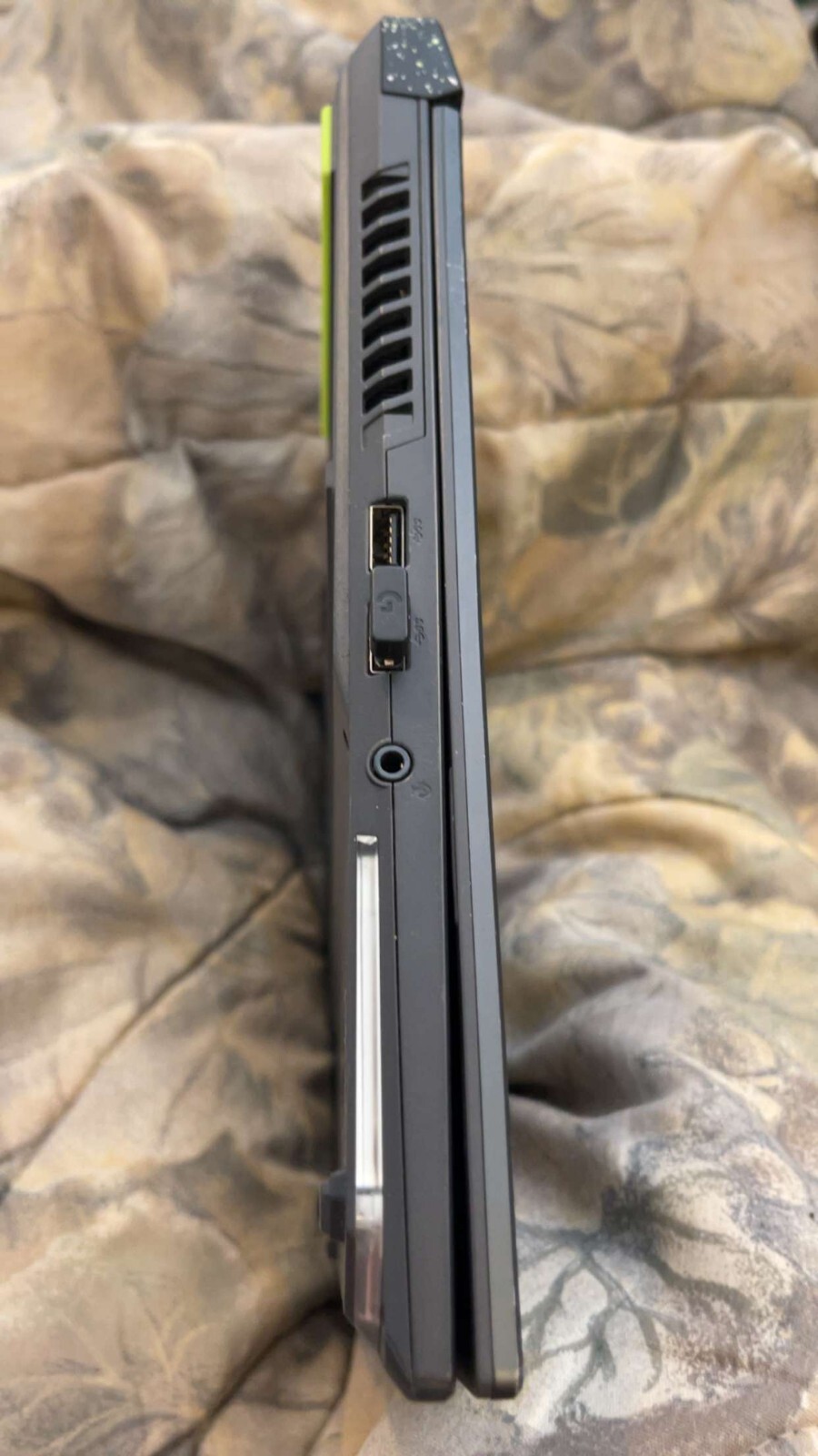 Asus rog strix rgb gaming laptop – AMD ryzen 9 6900HX eith Radeon graphics 144hz