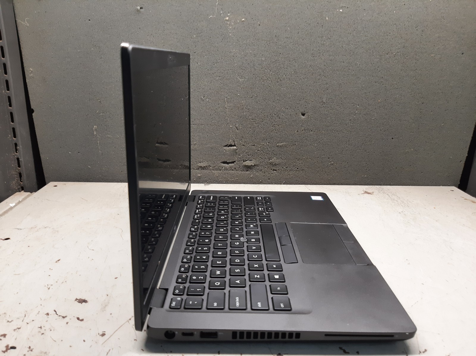 Dell Latitude 5401 14″ i7-9850H 8GB RAM No SSD No OS