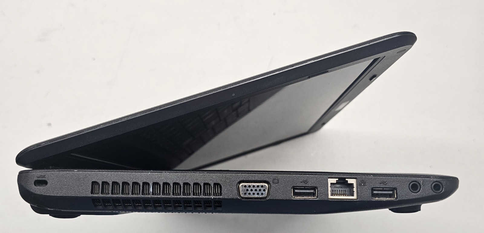 Toshiba Satellite C655-S5137 Laptop Intel Core i3-380M 4GB Ram NO HD/OS (FL)