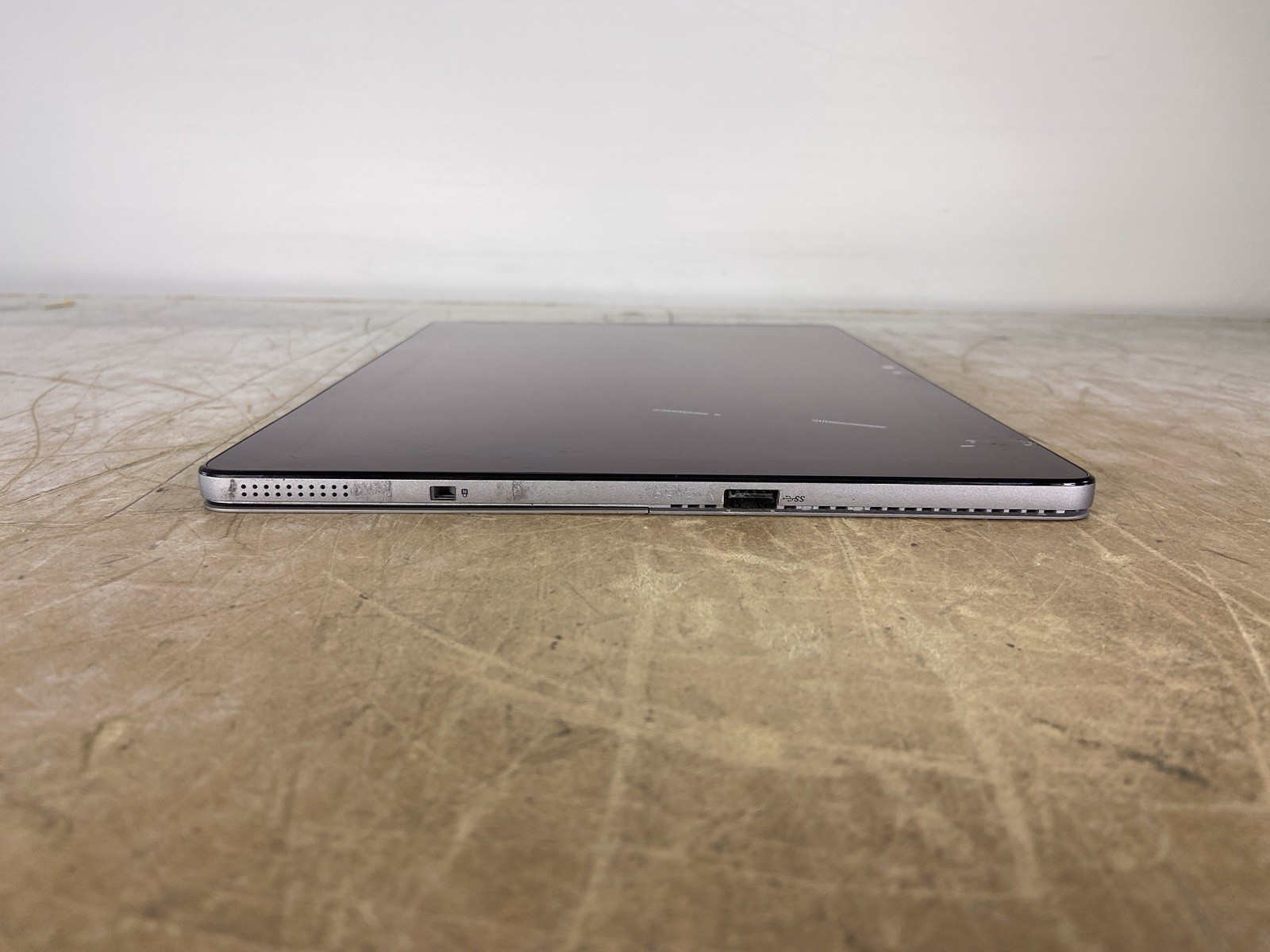 DELL LATITUDE 7200 2-IN-1 i5-8365U @ 1.60GHz, 8GB RAM, NO HDD/OS – (FOR PARTS)