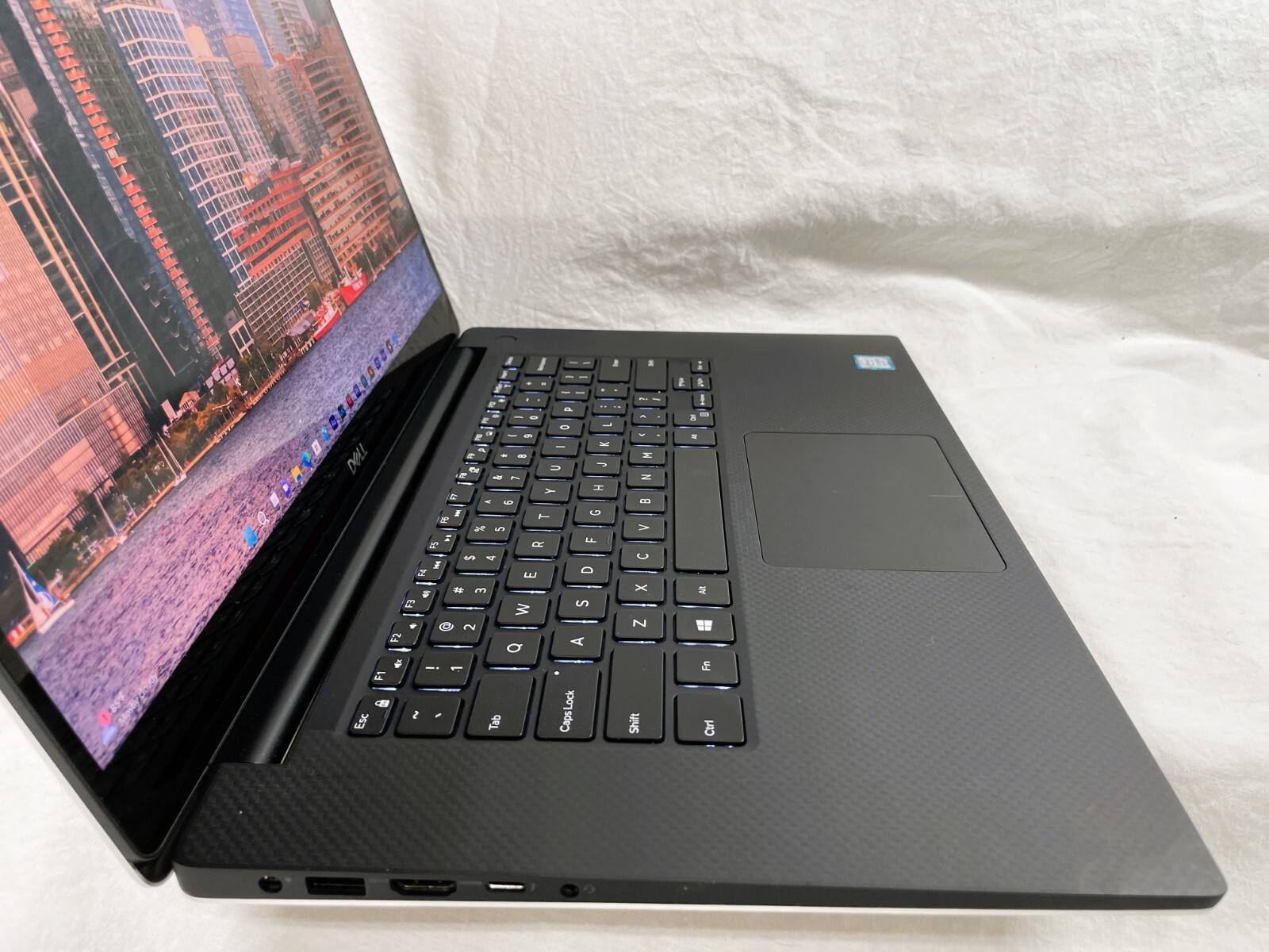 Dell XPS 15 7590 4K TOUCH ✔i9-9980HK ✔32GB RAM ✔2TB SSD✔ Grade A