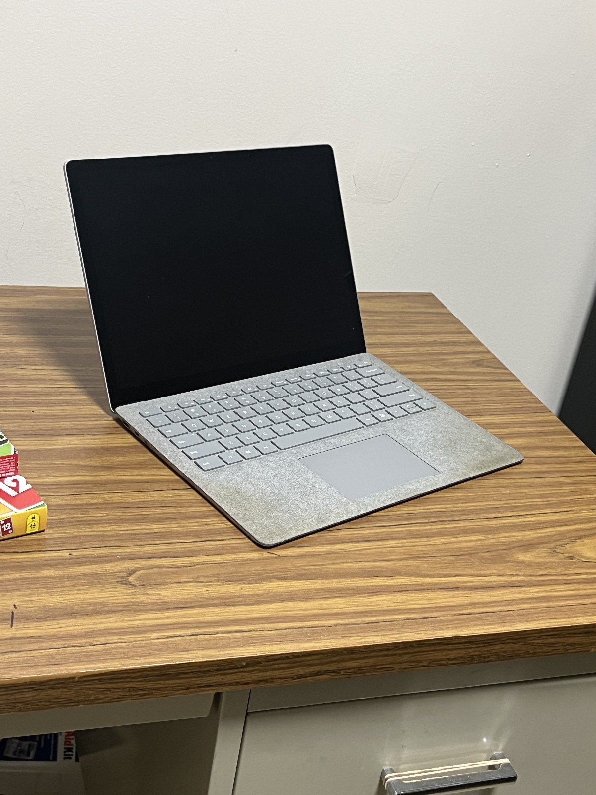 Surface Laptop 13.5″ 1769 (256GB SSD, Core i7-7660U, 2.50GHz, 8GB) Touch screen