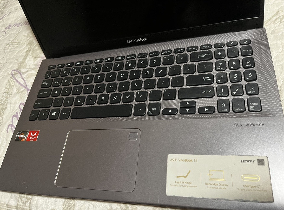 Asus VivoBook 15 F512D Ryzen 7 3700U, 8 GB Ram, 512GB HD Pow