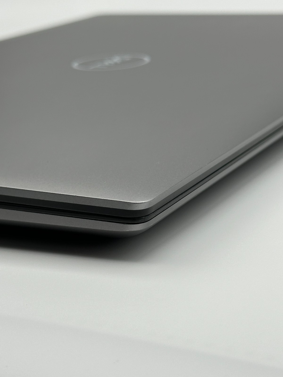 Dell Precision 5690 16 FHD+ 3.8GHz Ultra 7 165H 32GB 1TB SSD RTX 2000 Ada