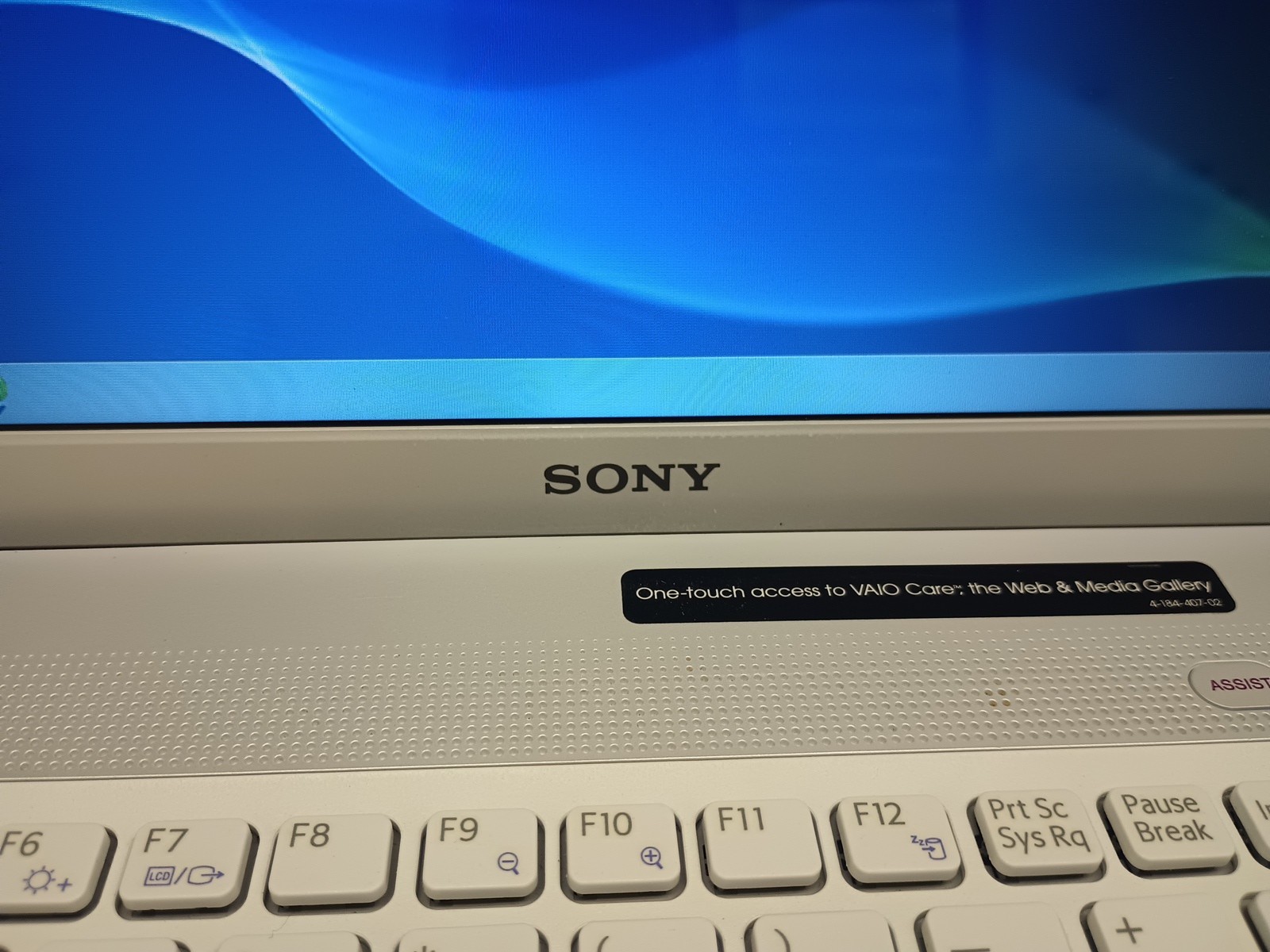 Sony Vaio VPCEB45FX Intel Core i3-380M 2.53GHz 4 GB 320Gb HDD Windows 7