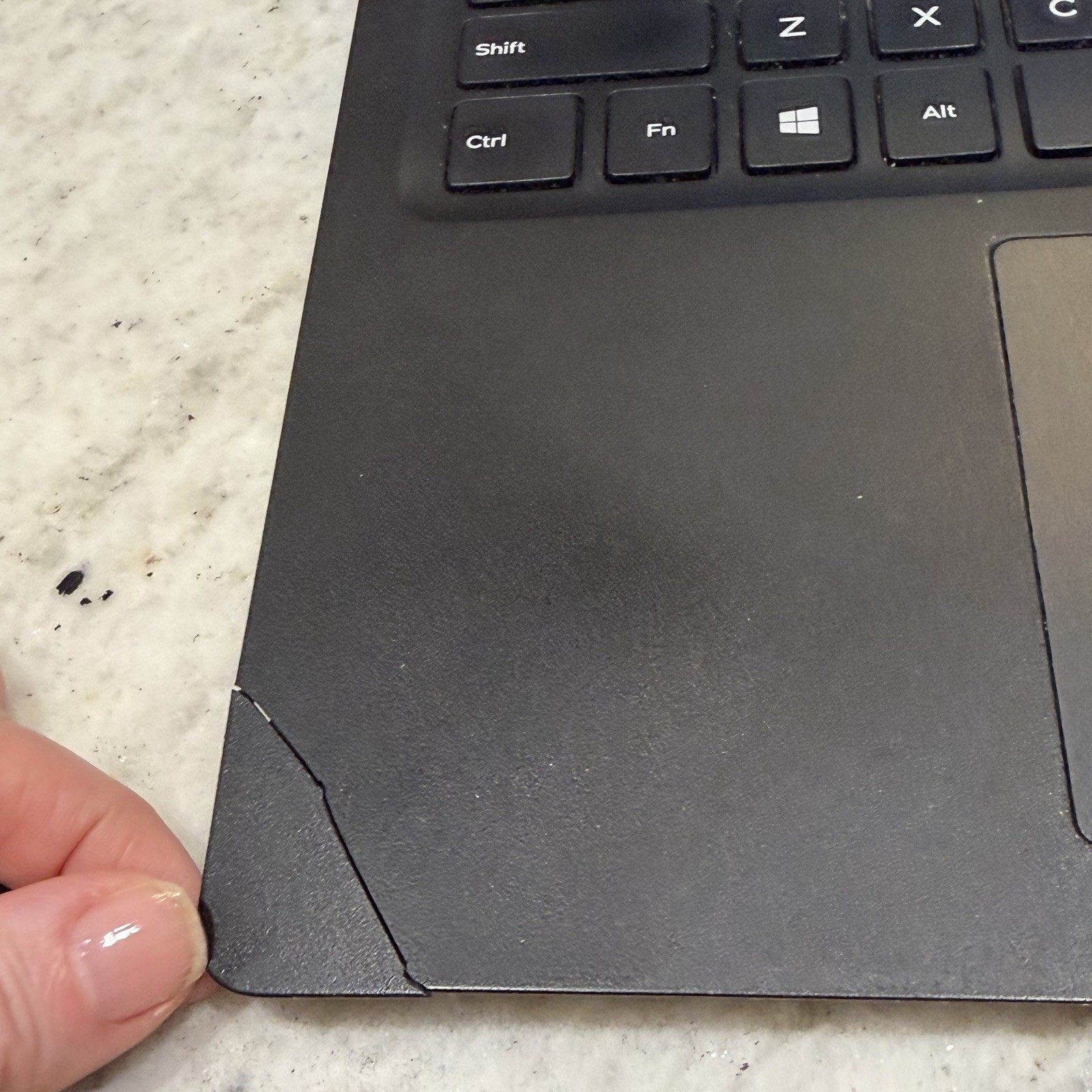 Dell Latitude 3590 i5-8250U 1.6GHz No RAM/No HDD Tested To Bios Cracked Case