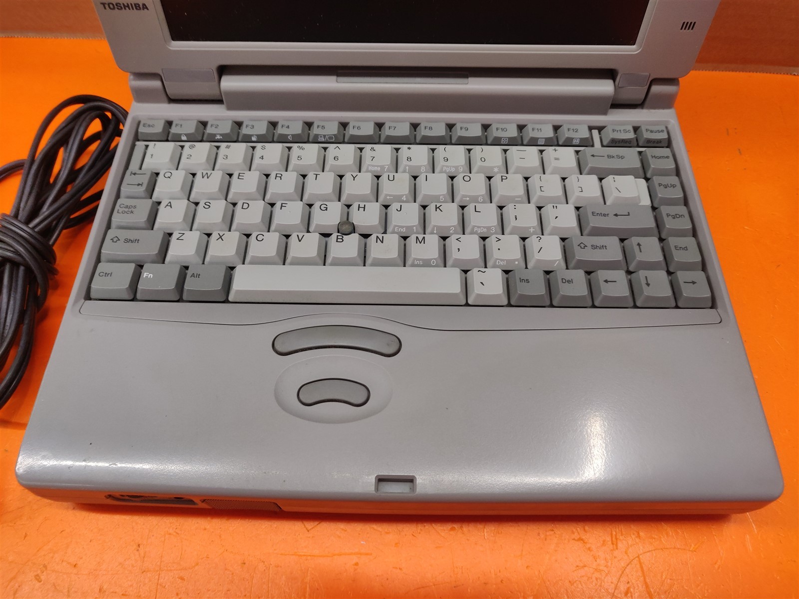 ⭐️⭐️⭐️⭐️⭐️ **DEFECTIVE** Toshiba Satellite Pro 430CDT Vintage Laptop