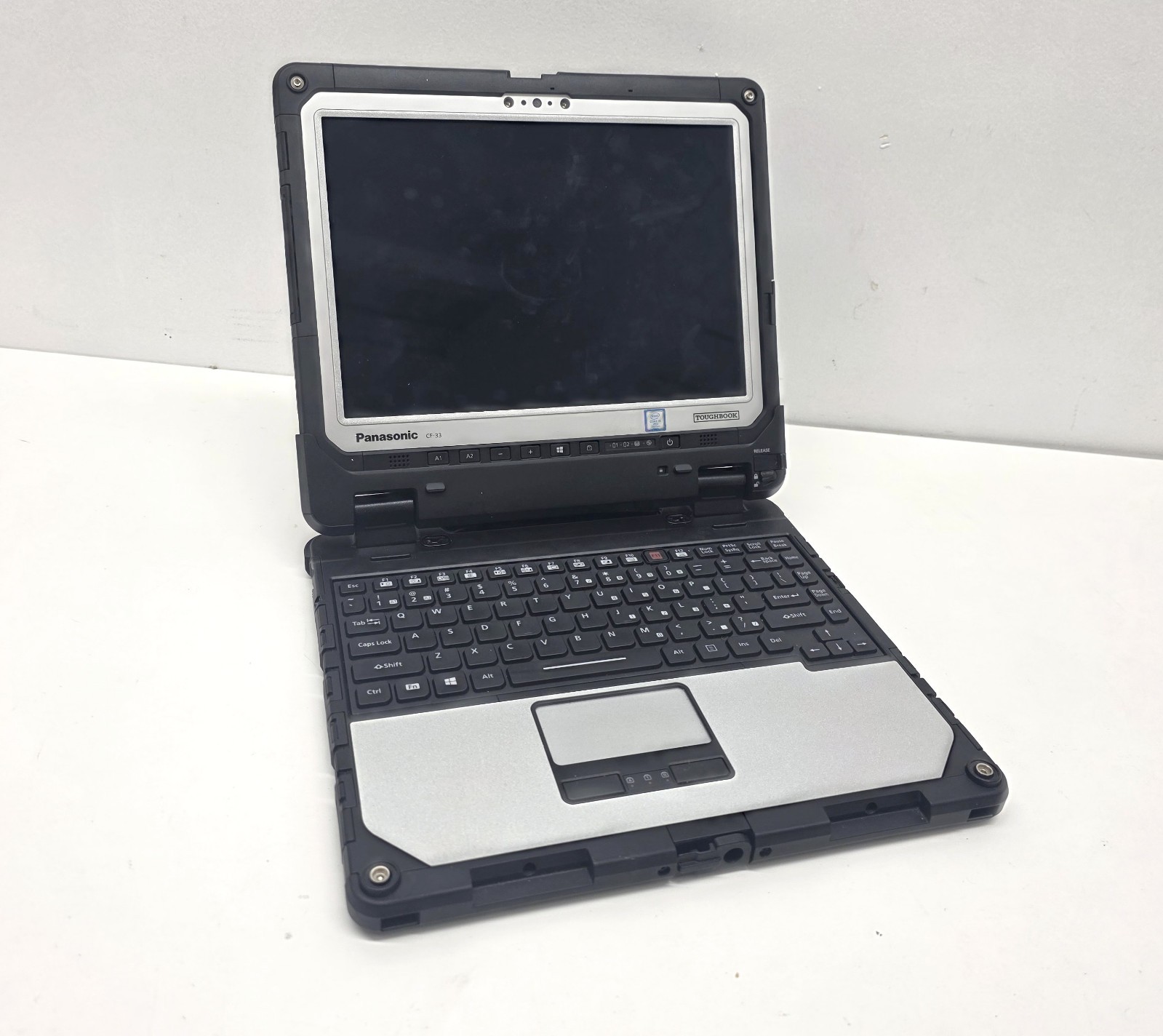 Panasonic Toughbook CF-33 Core i5 7th gen. 8GB 128GB SSD Win 11 Pro 2D Barcode