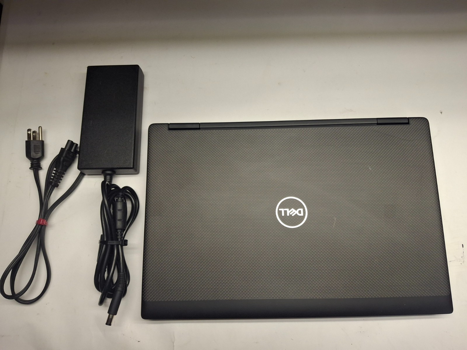 Dell Precision 7530 i7 8850H @ 2.60 GHz 256GB SSD 32 GB 15.6″ FHD Win 11 Pro