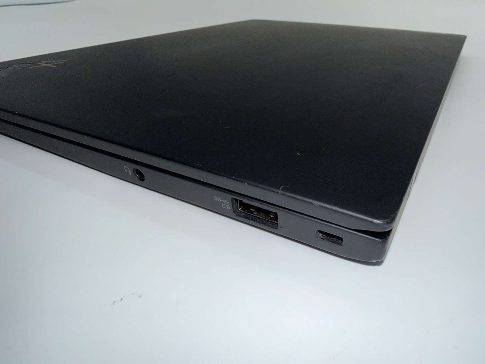 Lenovo ThinkPad X1 Carbon Gen 10 14 FHD+ 2.1 GHz i7-1260P 16GB 512GB SSD Win11P
