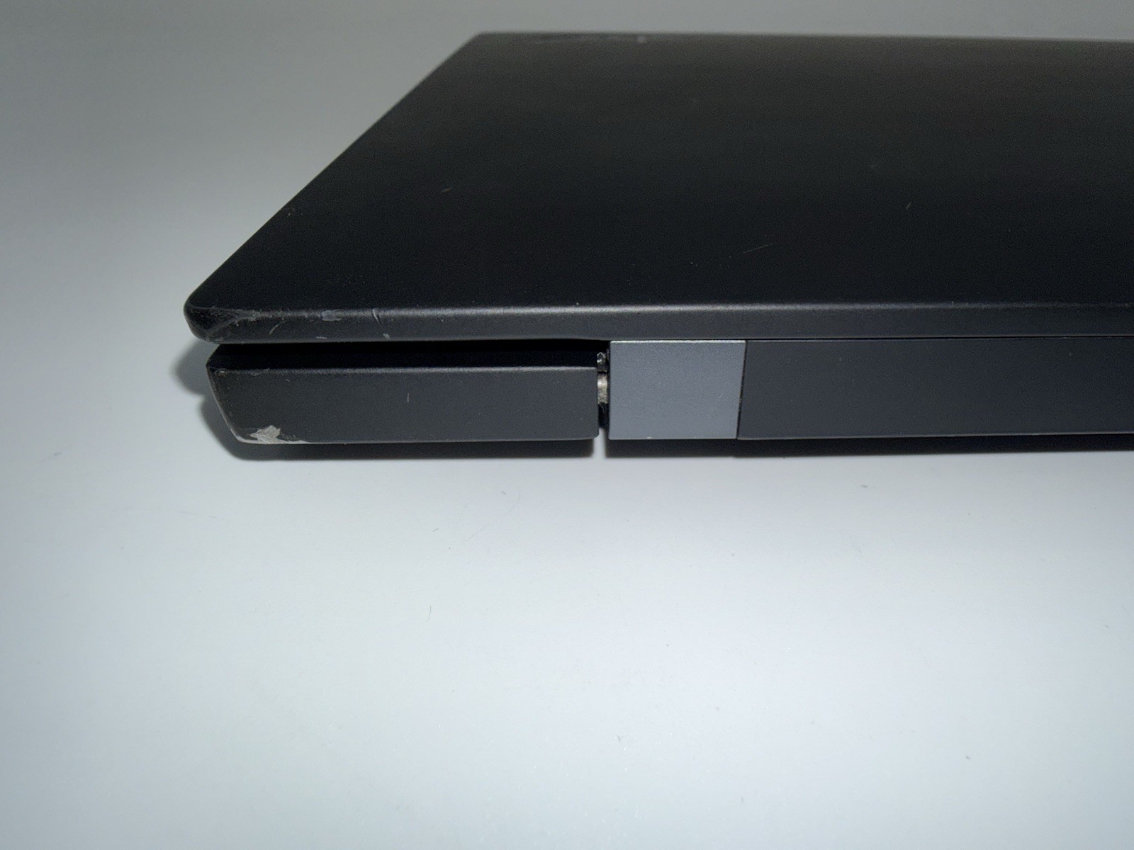 Lenovo ThinkPad X1 Carbon Gen 10 14 FHD+ 2.1 GHz i7-1260P 16GB 512GB SSD Win11P