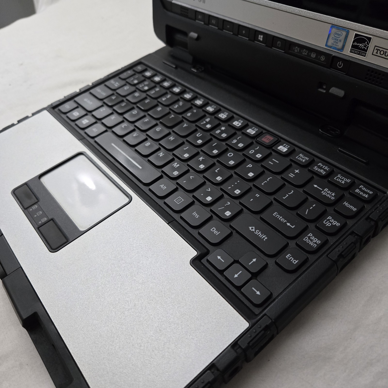 Panasonic Toughbook CF-33 i5-7300U 2.6GHz 256GB SSD 8GB Ram 4G – GPS — Grade B-