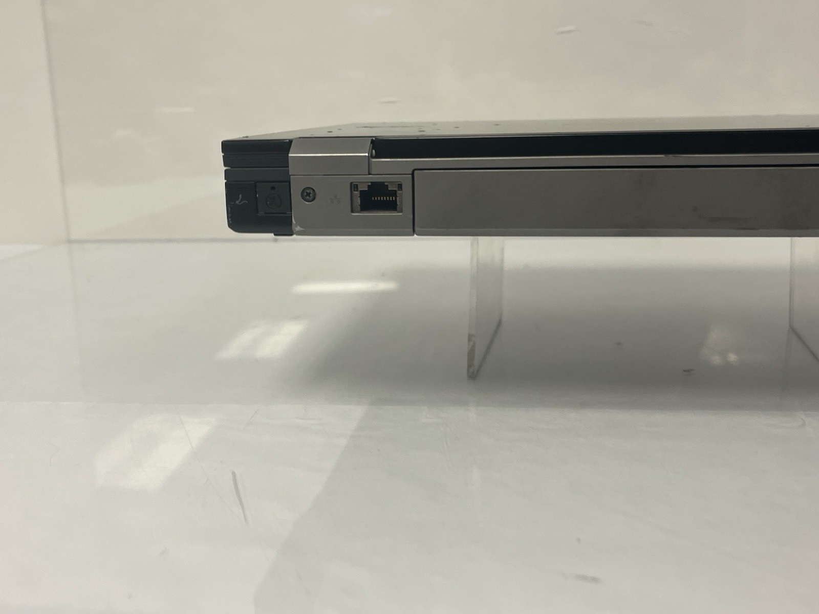Dell Latitude E6400 14.1″ Intel C2D P8700 2.53GHz NO Ram NO HDD FOR PARTS