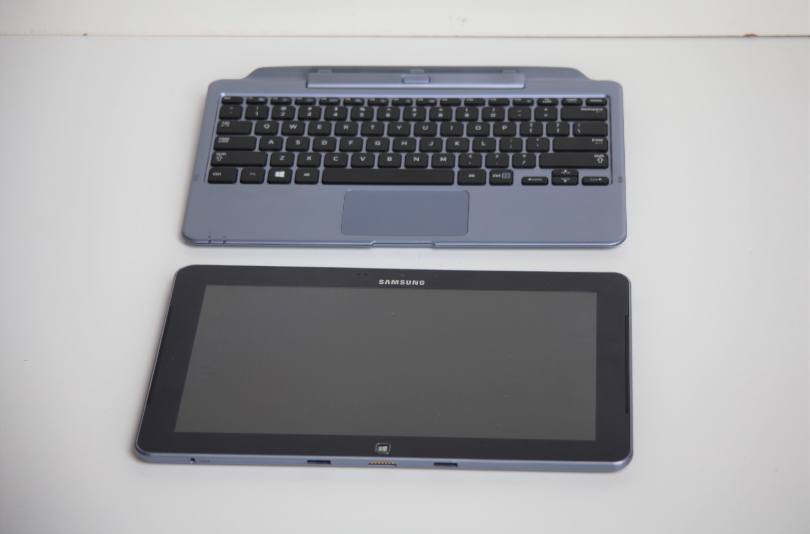 Samsung 11.6” Tablet Laptop, Windows 8, 64GB, Wifi, AT&T 4G, Charger & Bag