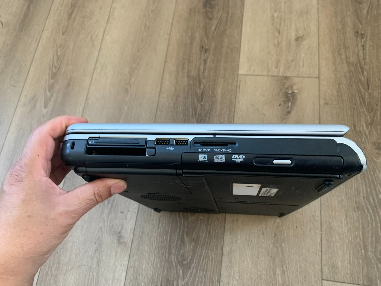 HP Pavilion zv6000 15.4″ AMD Athlon 64 2.00GHz 1.25GB RAM 80GB HDD Win Vista