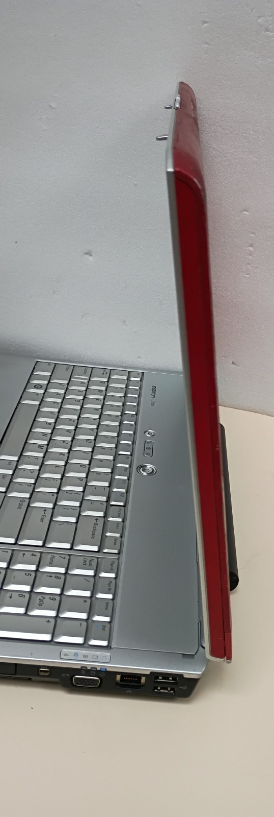 Dell Inspiron 1720 17″ 1440×900 CORE2DUO T7700 2.40GHz 120GB ssd 4GB RAM NO OS