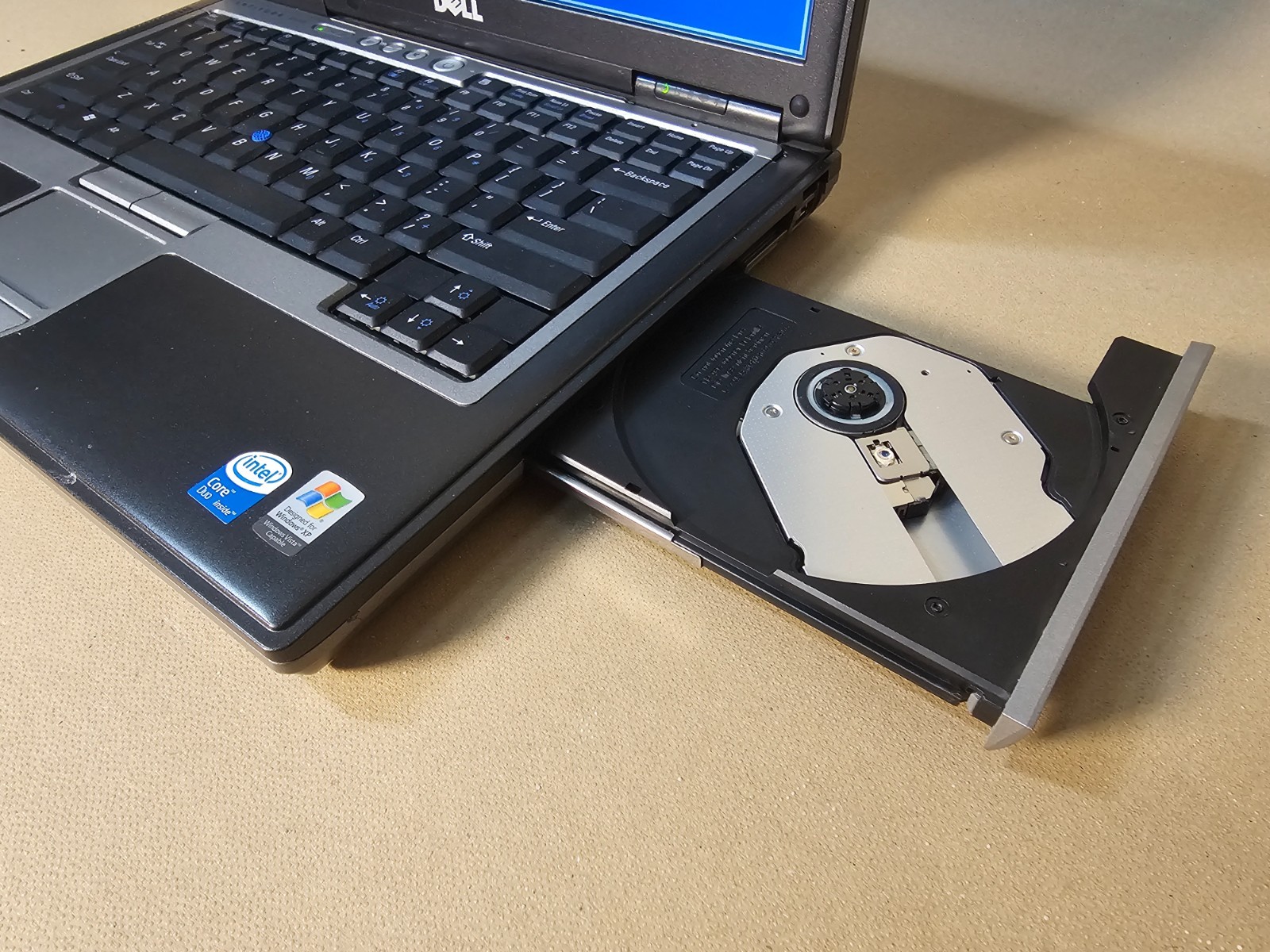 Vintage Dell Latitude D620 14.1″ Core Duo 2GHz 2GB DDR2 250GB SSD No OS