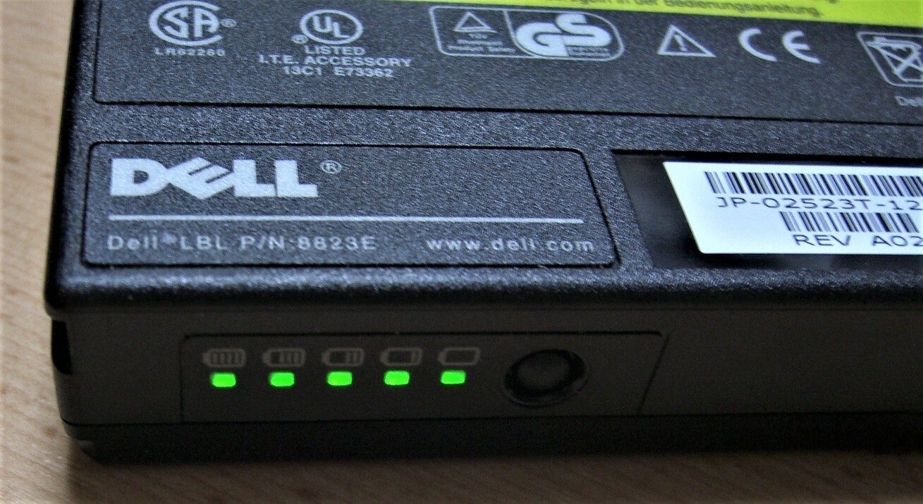 Old Dell Inspiron 7500 Laptop w/CPU/HD/Rams & Dock for collector (Working As Is)