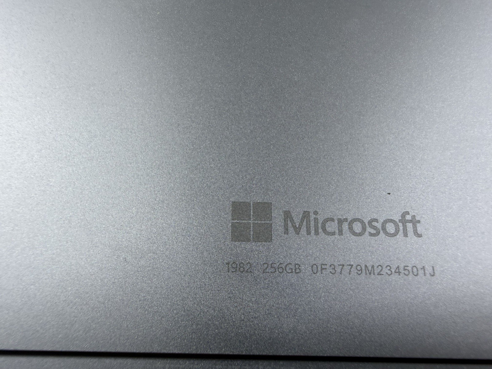 Microsoft Surface Pro 8 (1982) i5-1145G7 – 16GB RAM – 256GB 120Hz – Win 11 Pro