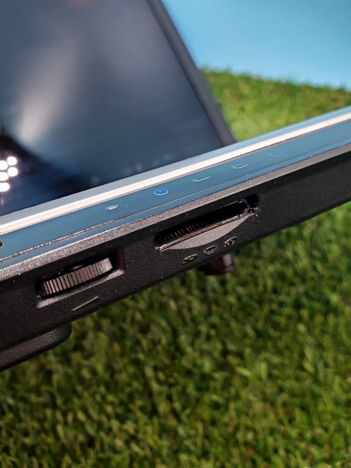 (For Parts Repair) Toshiba Satellite P205D-S8804 Laptop (Has Scratches, Scuffs)