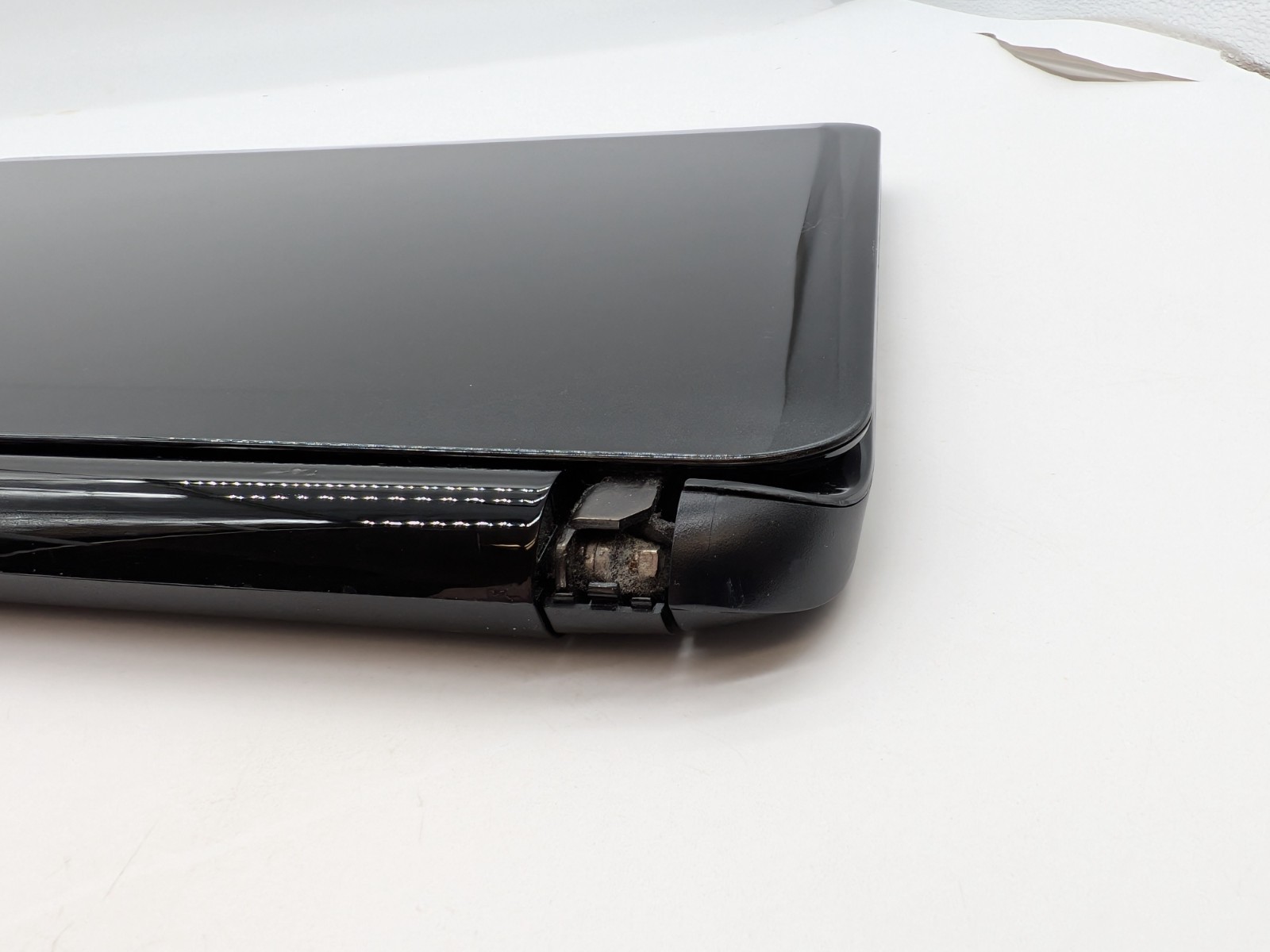 HP Pavilion SleekBook 14-b109wm 14” – Intel Celeron 1.6GHz – Bad Charge Port