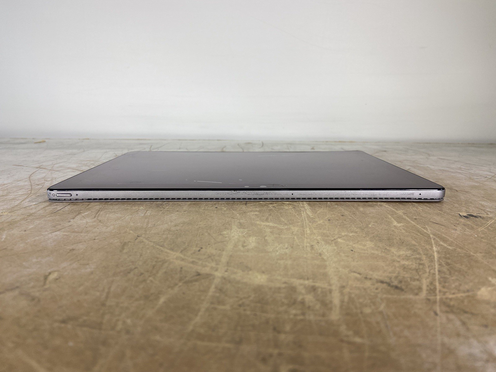 DELL LATITUDE 7200 2-IN-1 i5-8365U @ 1.60GHz, 8GB RAM, NO HDD/OS – (FOR PARTS)