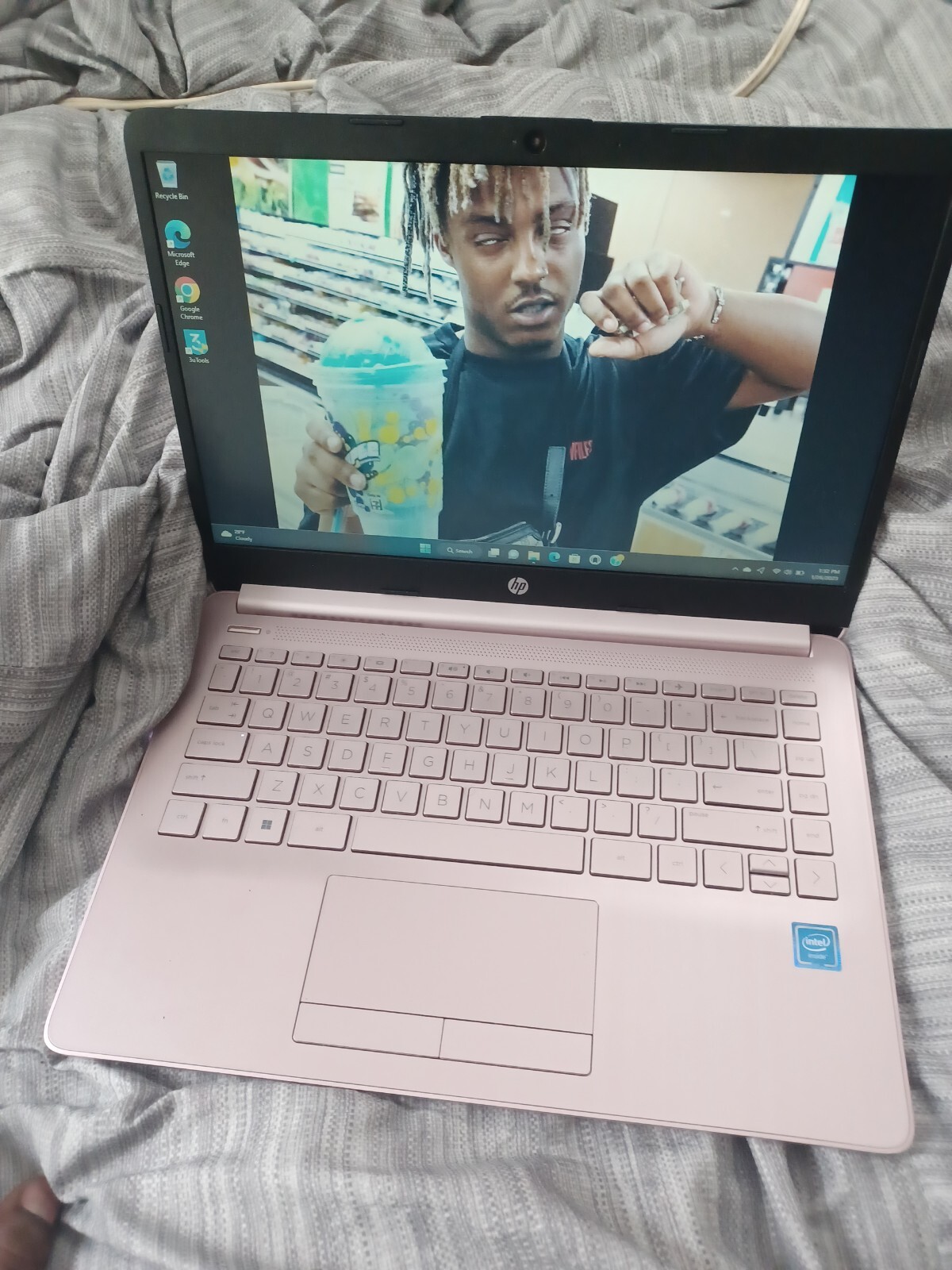 HP Stream 14-cb172wm 14″ (64 GB, Intel Celeron N4000, 1.10 GHz, 4 GB) Laptop…