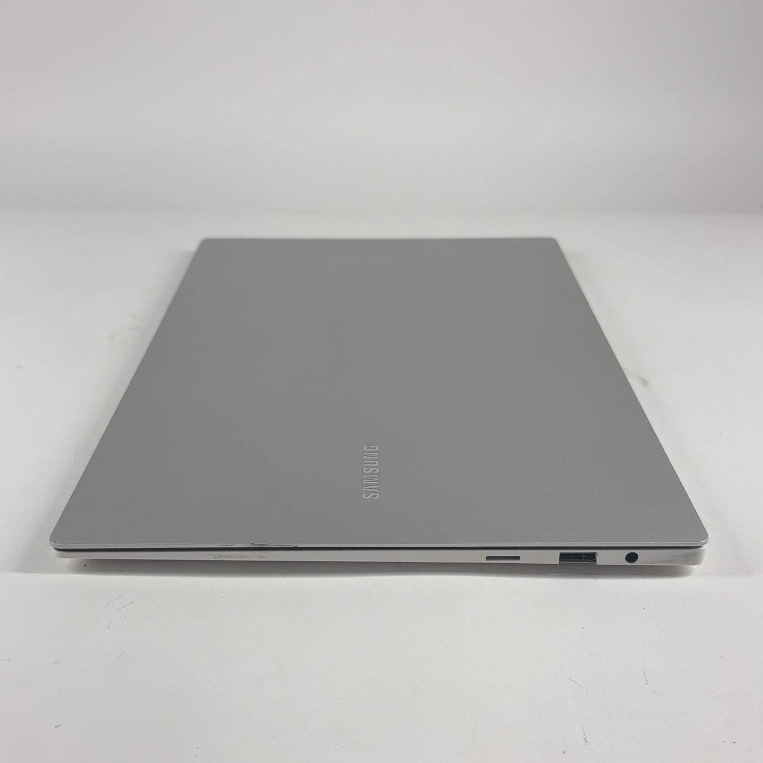 Samsung Galaxy Book Pro NP950XDB 15.6″ i5-1135G7 2.4GHz 8GB RAM 512GB SSD