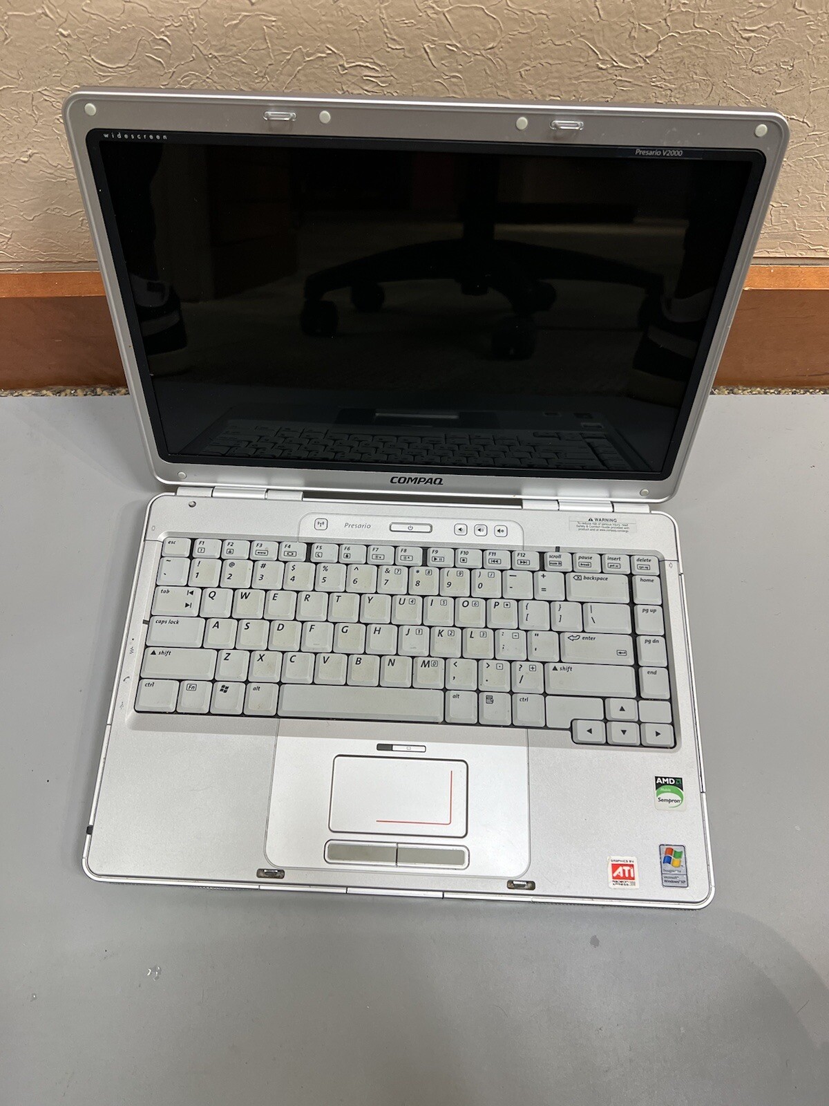 Compaq PRESARIO V2000 1.80GHz Mobile AMD Sempron 512MB RAM 0GB HDD
