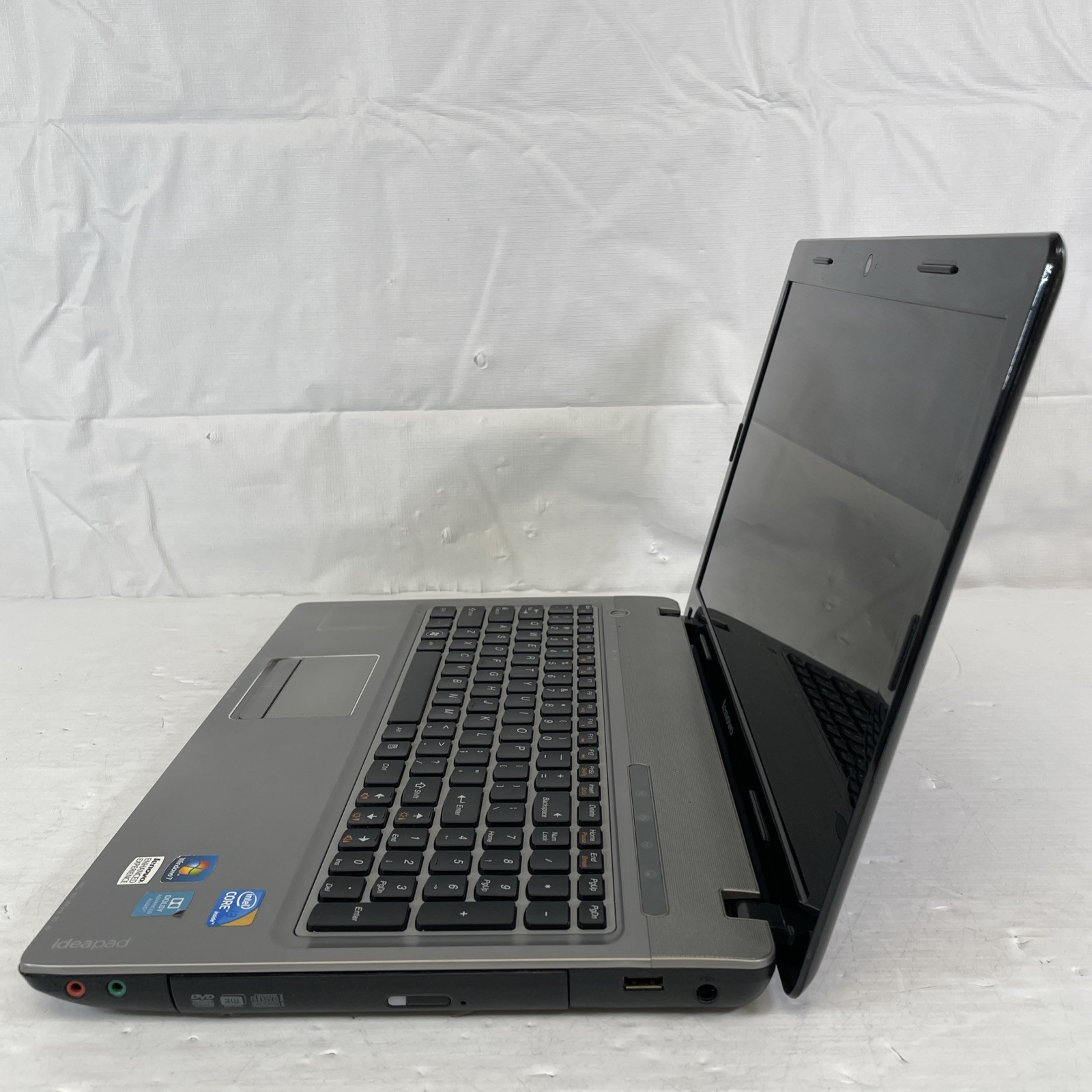 Lenovo IdeaPad Z560 15.6 Notebook Intel i3-380M 2.53GHz 4GB RAM 320GB HDD Win10