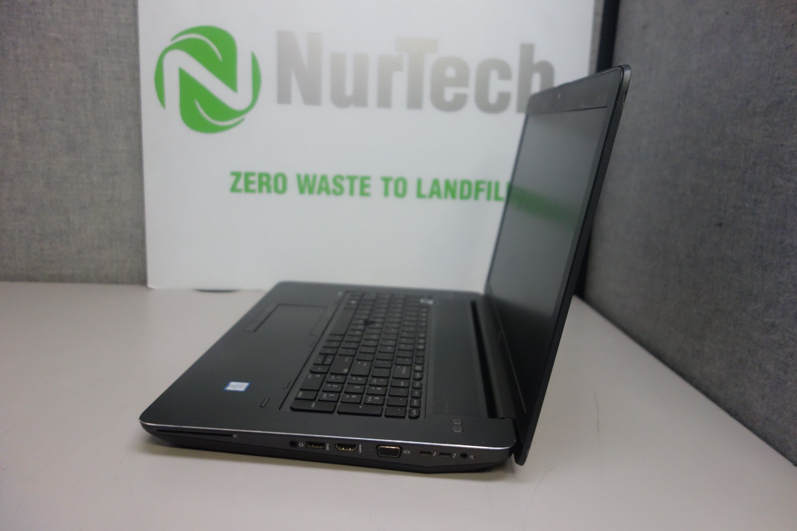 HP ZBook 17 G3 17.3″ i5-6440HQ 2.6GHz 16GB/500GB [NO OS] Laptop + AC [BADBTRY]