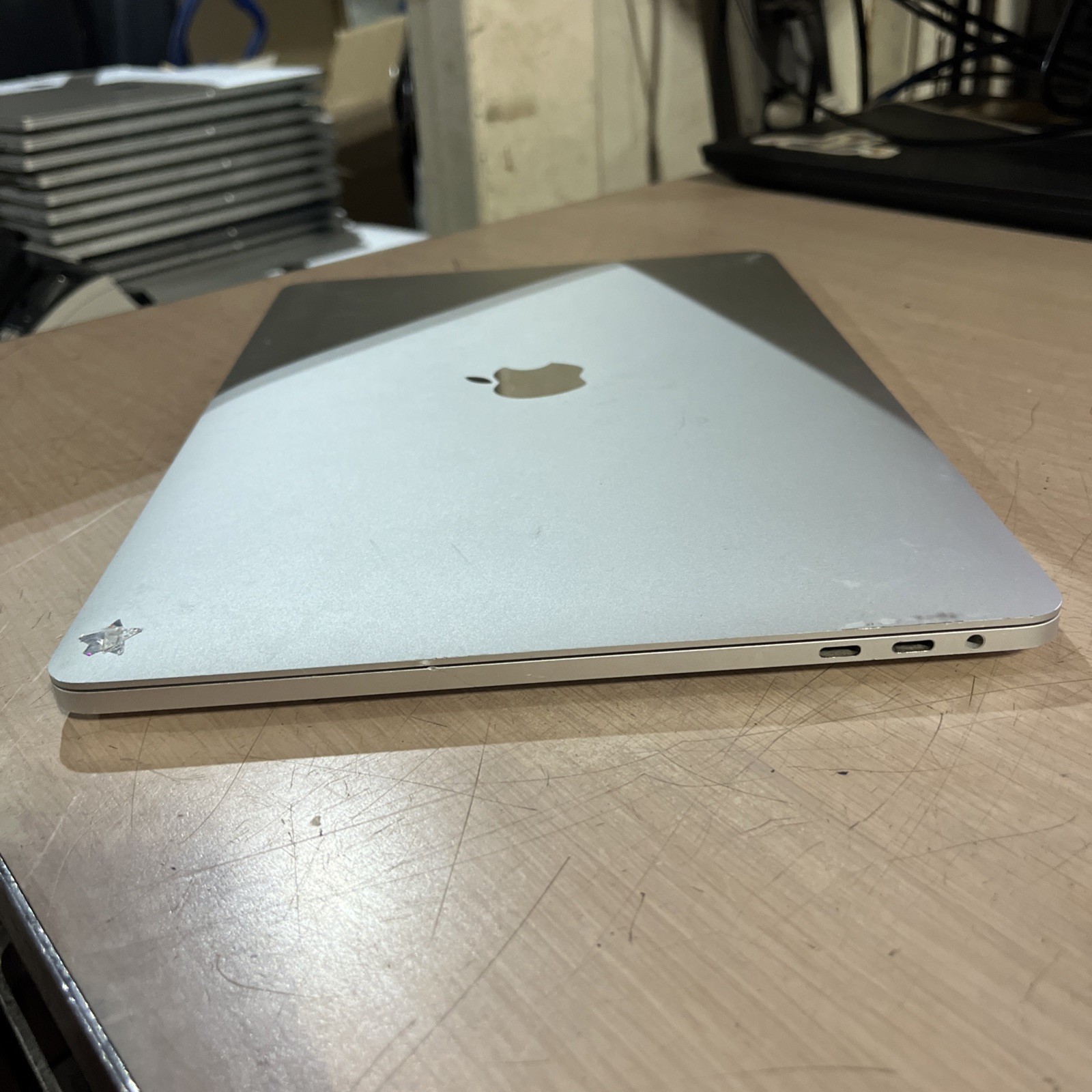 APPLE MACBOOK PRO 13″ TOUCH/MID-2017 CORE I5-7267U 3.1GHZ 8GB RAM 256SSD ,