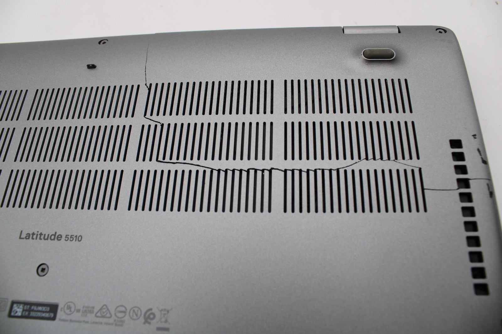 Dell Latitude 5510 _ i5-10310U @ 1.7 _ 16GB RAM _ 256GB SSD _ No OS *READ