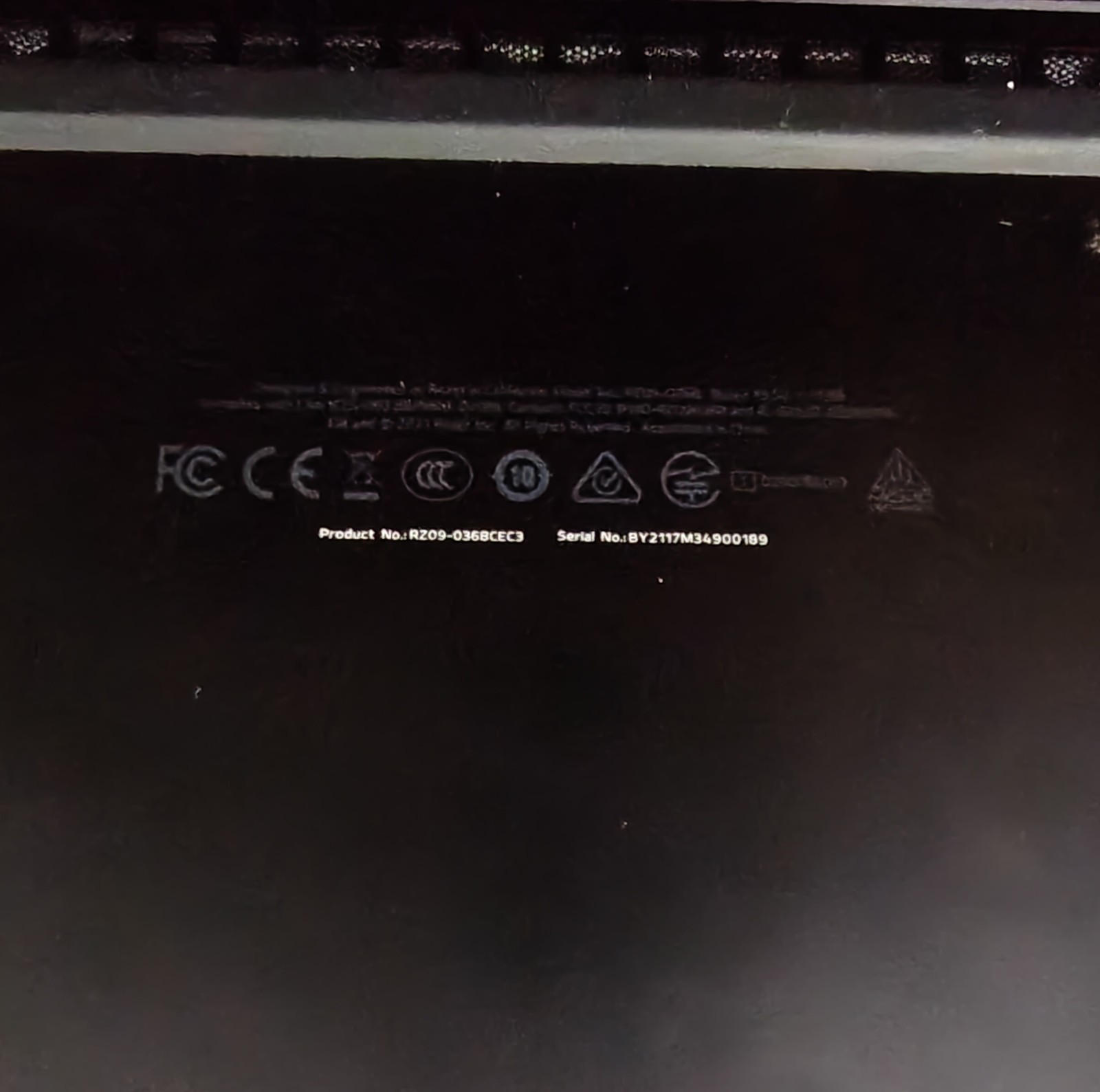 Razer Blade Pro 17 – i7 10875H/32GB/1TB SSD/RTX 3080 – Windows 11 – RZ09-0368