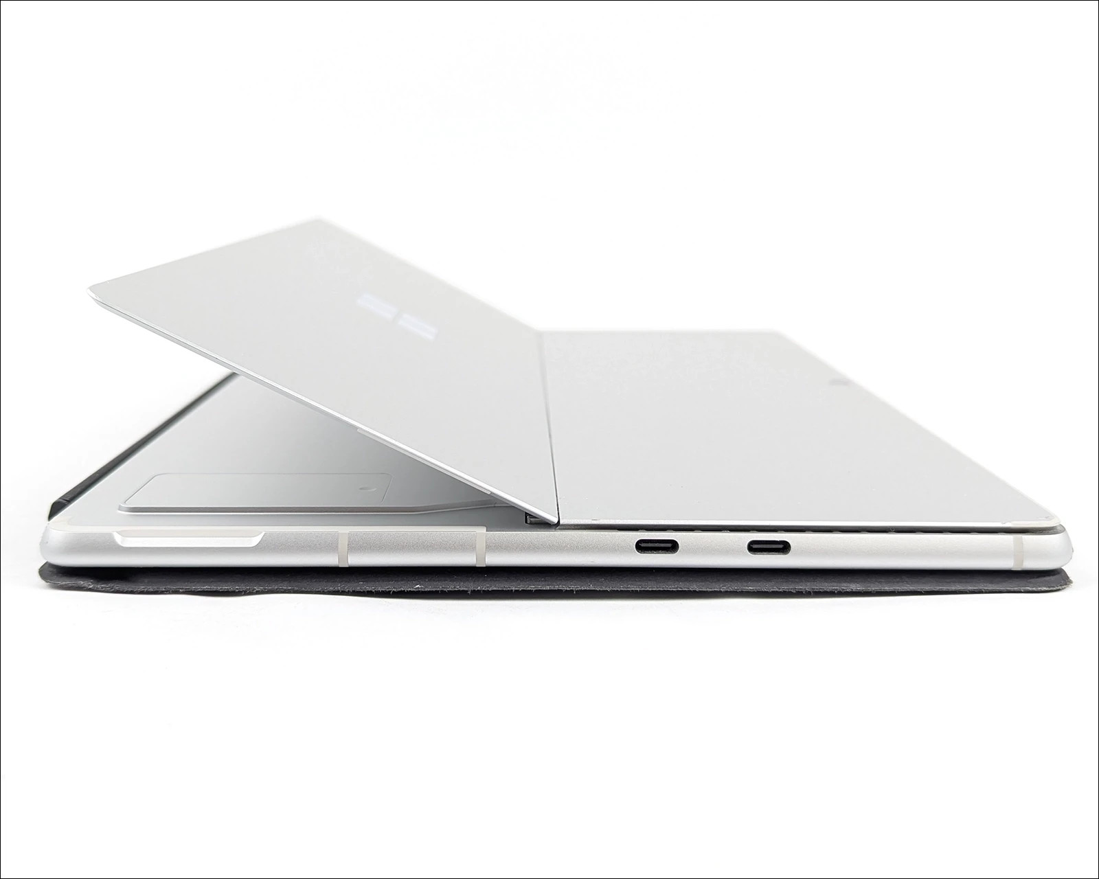 Microsoft Surface Pro 10 2077 Intel Core Ultra 5 135U 256GB SSD 5G w Keyboard