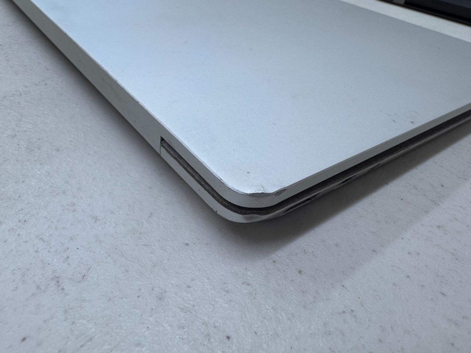 Microsoft Surface Laptop 1st Gen 13.5″ Touch i5-7200U 8GB RAM 256GB SSD