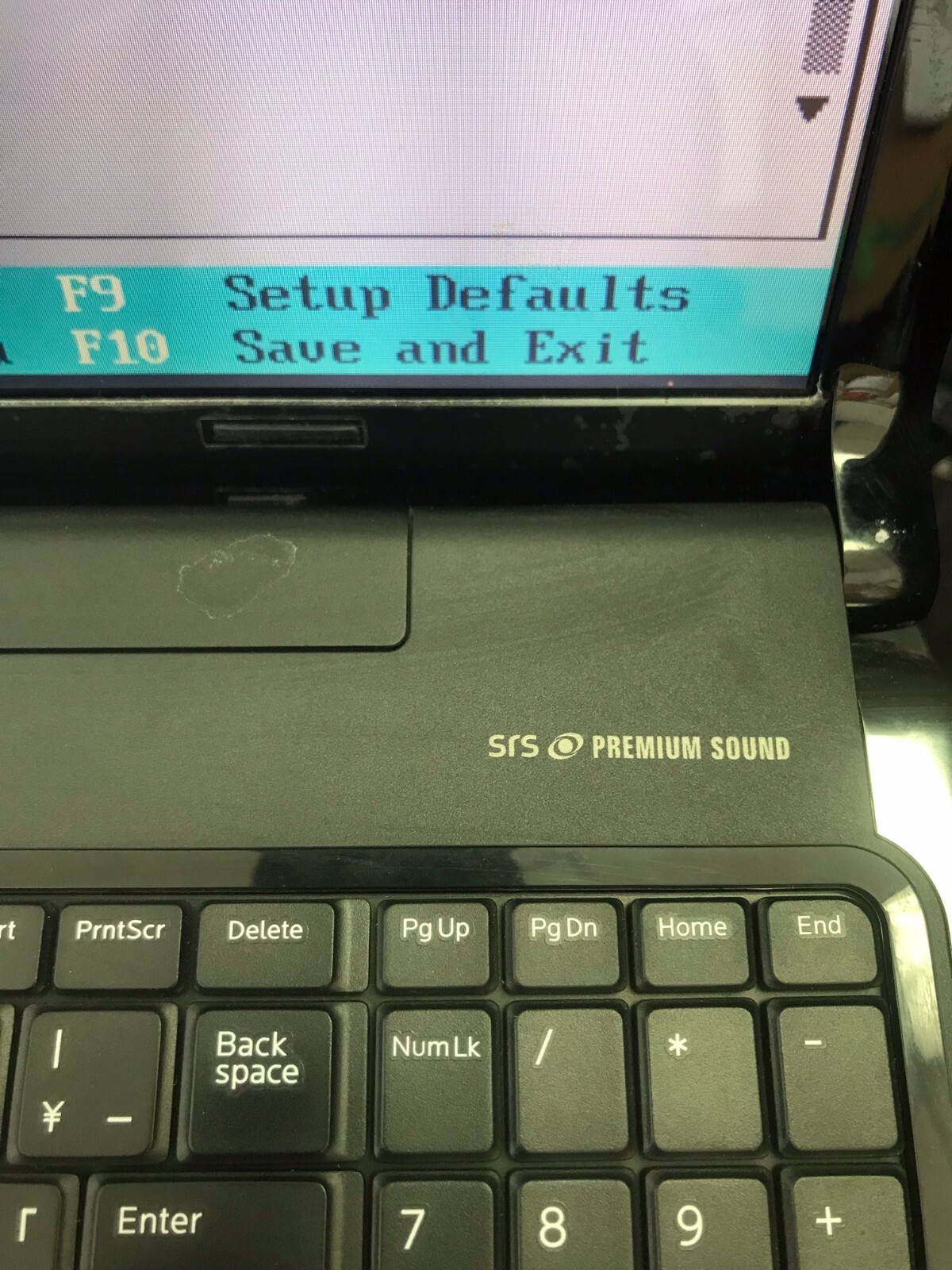 Dell Inspiron 1564 / Intel Core i3 M330 @ 2.13GHz 628KB RAM 320GB HDD