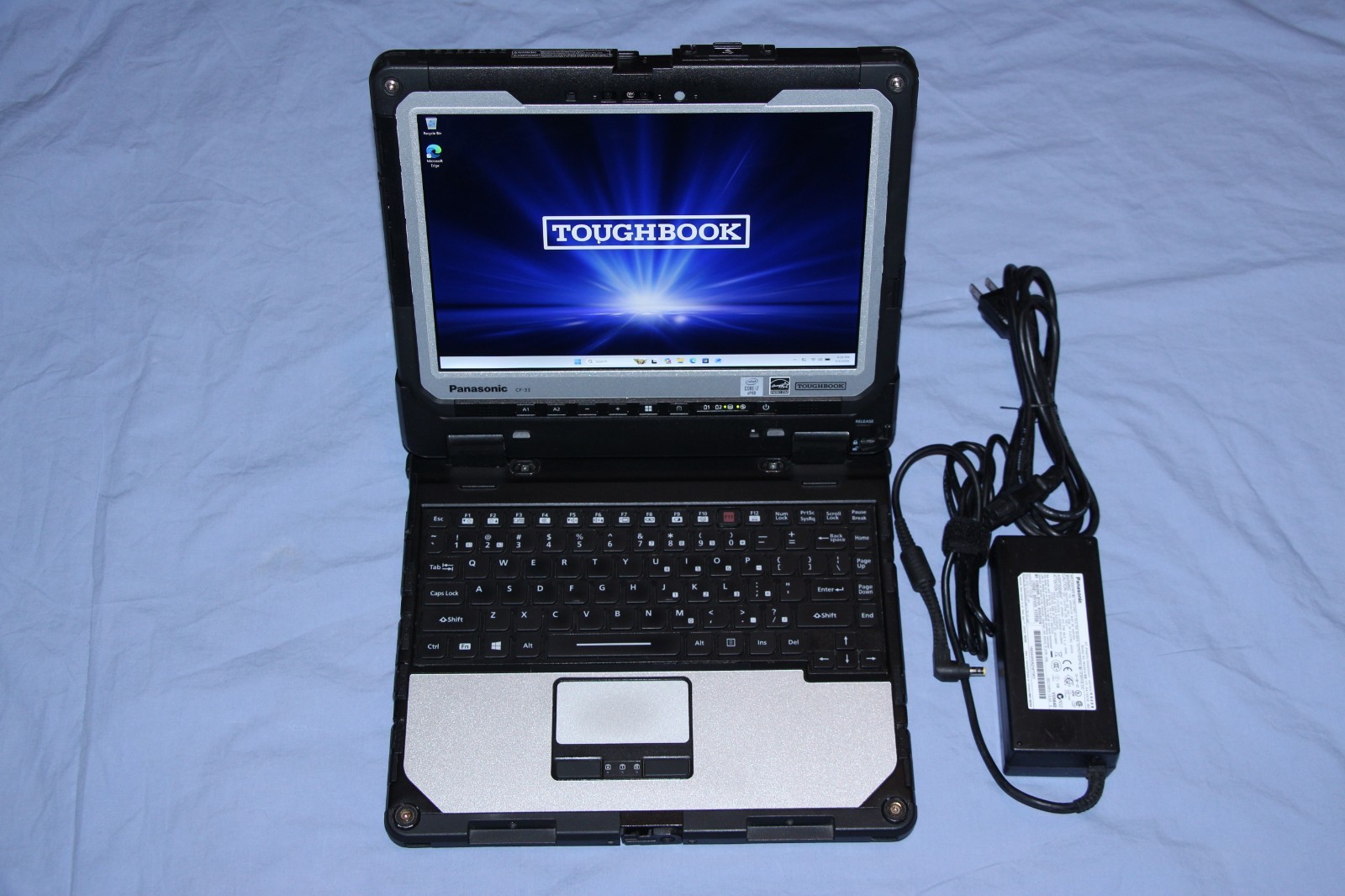 Panasonic Toughbook CF-33 MK2 i7-10810U 16GB/512GB/GPS/4G LTE/Serial/Keyboard